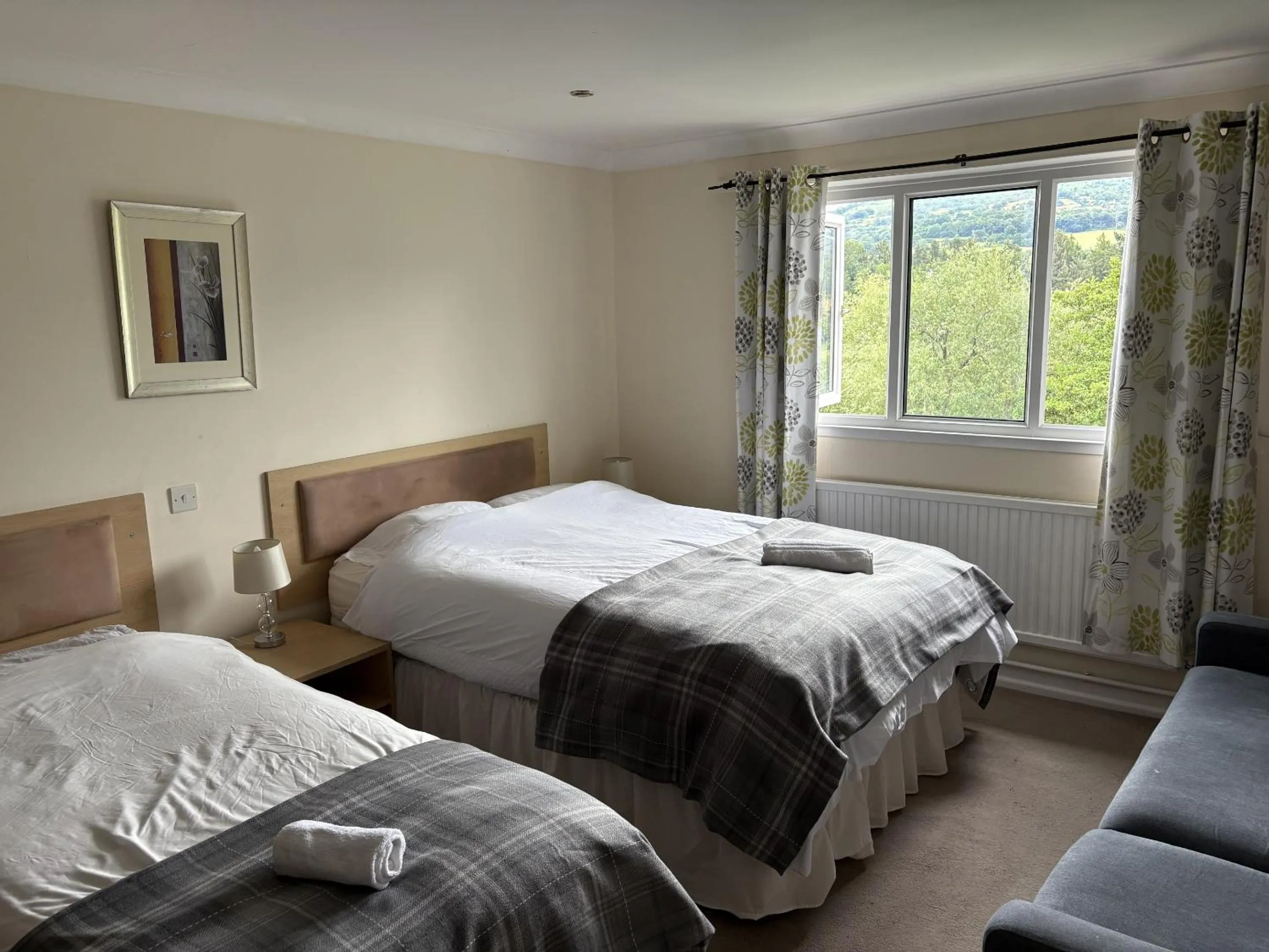 Bedroom, Bed in Roadhouse Llanwenarth
