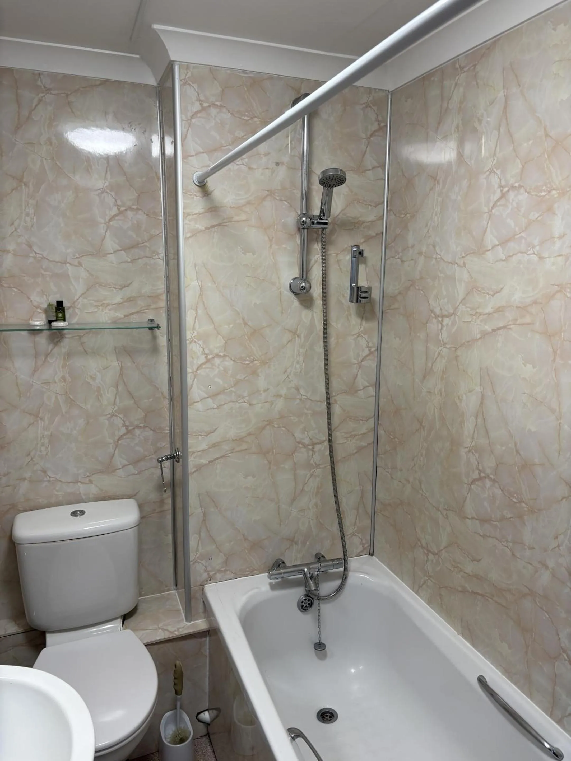 Bathroom in Roadhouse Llanwenarth