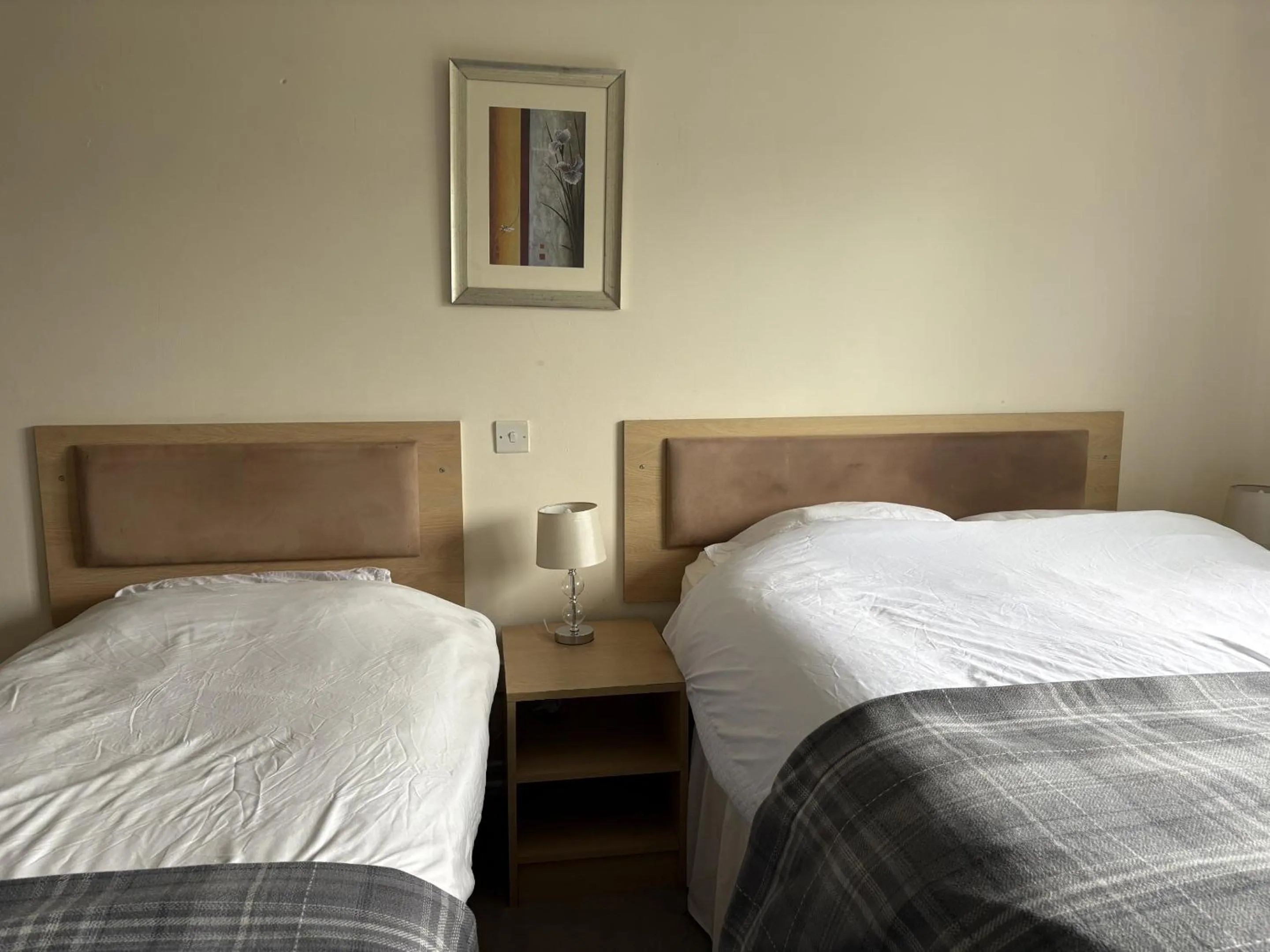 Bedroom, Bed in Roadhouse Llanwenarth