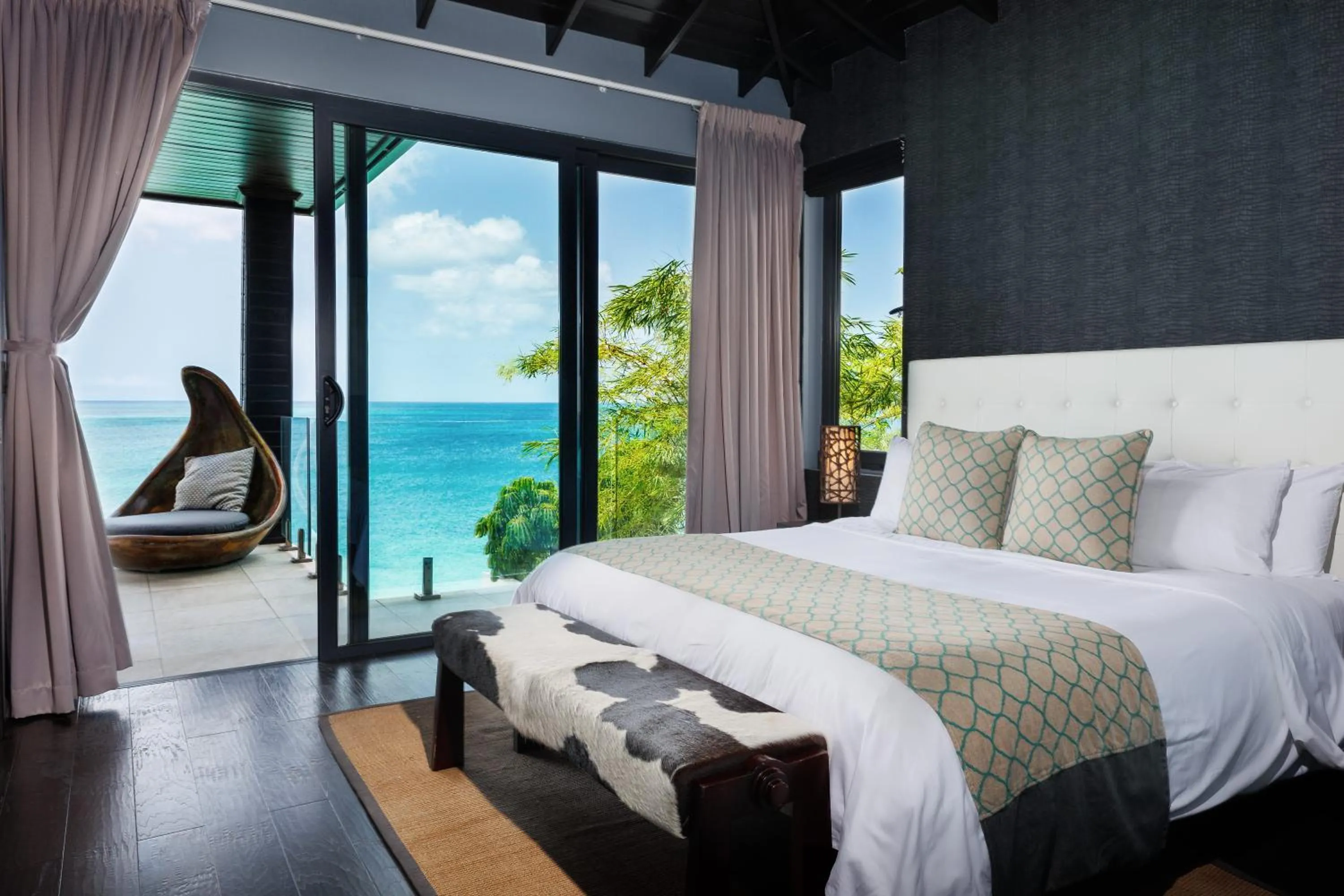 Balcony/Terrace, Bed in Tamarind Hills Resort & Villas