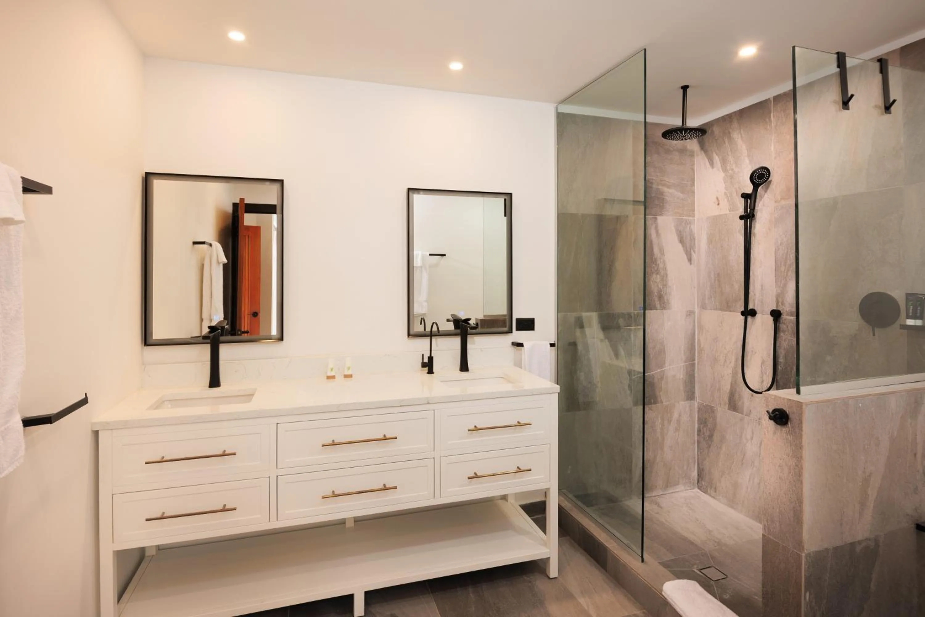 Bathroom in Tamarind Hills Resort & Villas