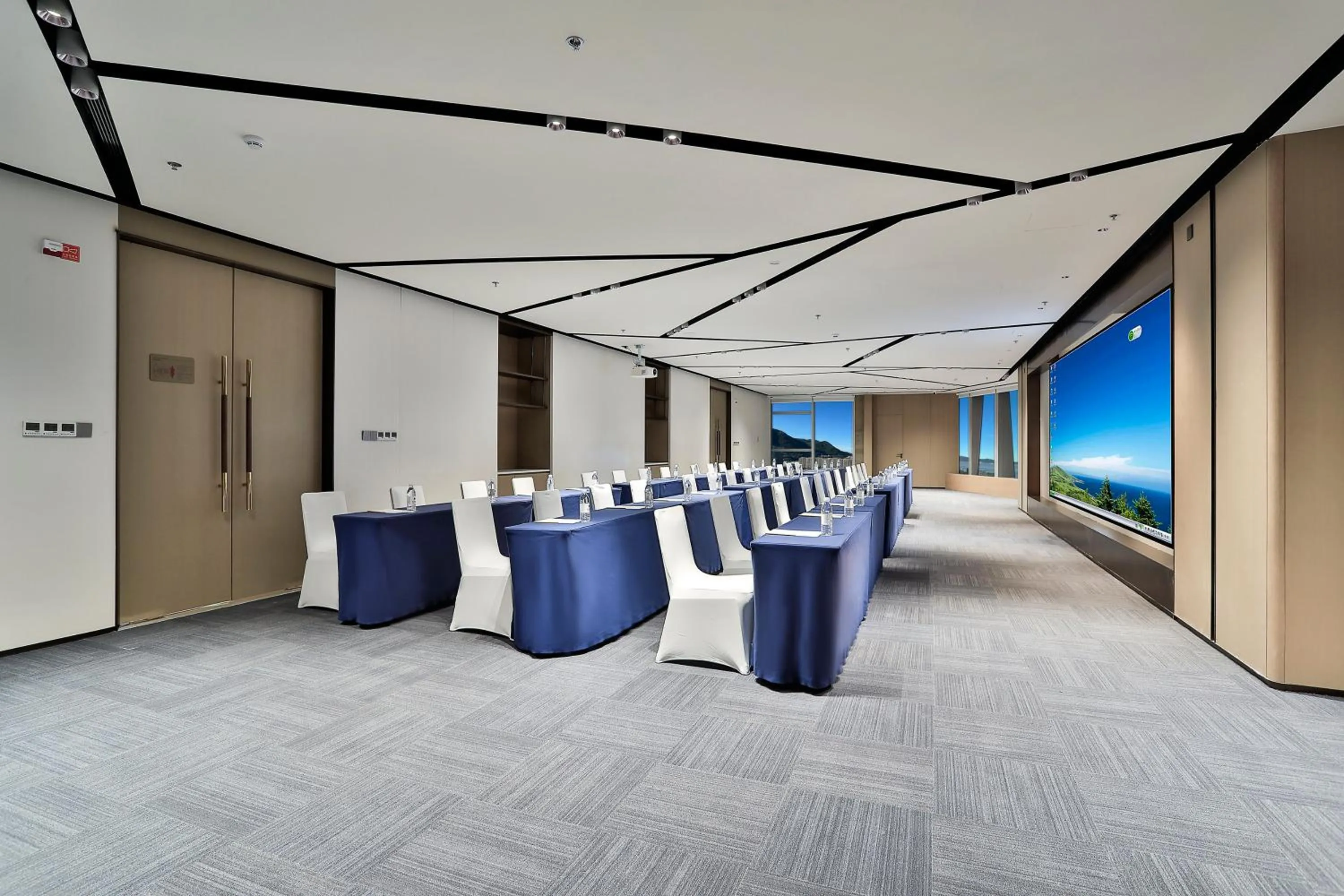 Meeting/conference room in voco Zhoushan Putuo by IHG