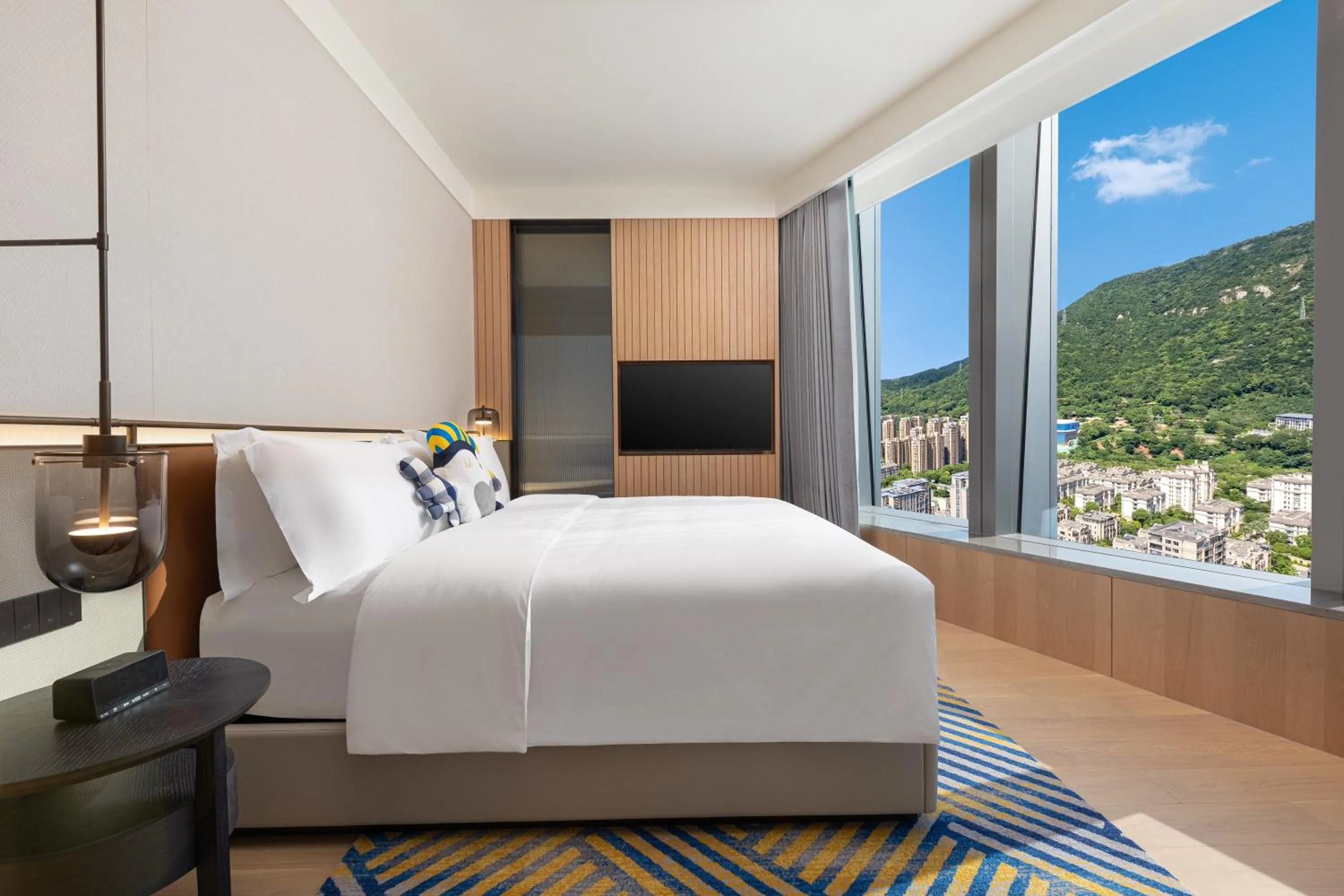 Photo of the whole room, Bed in voco Zhoushan Putuo by IHG