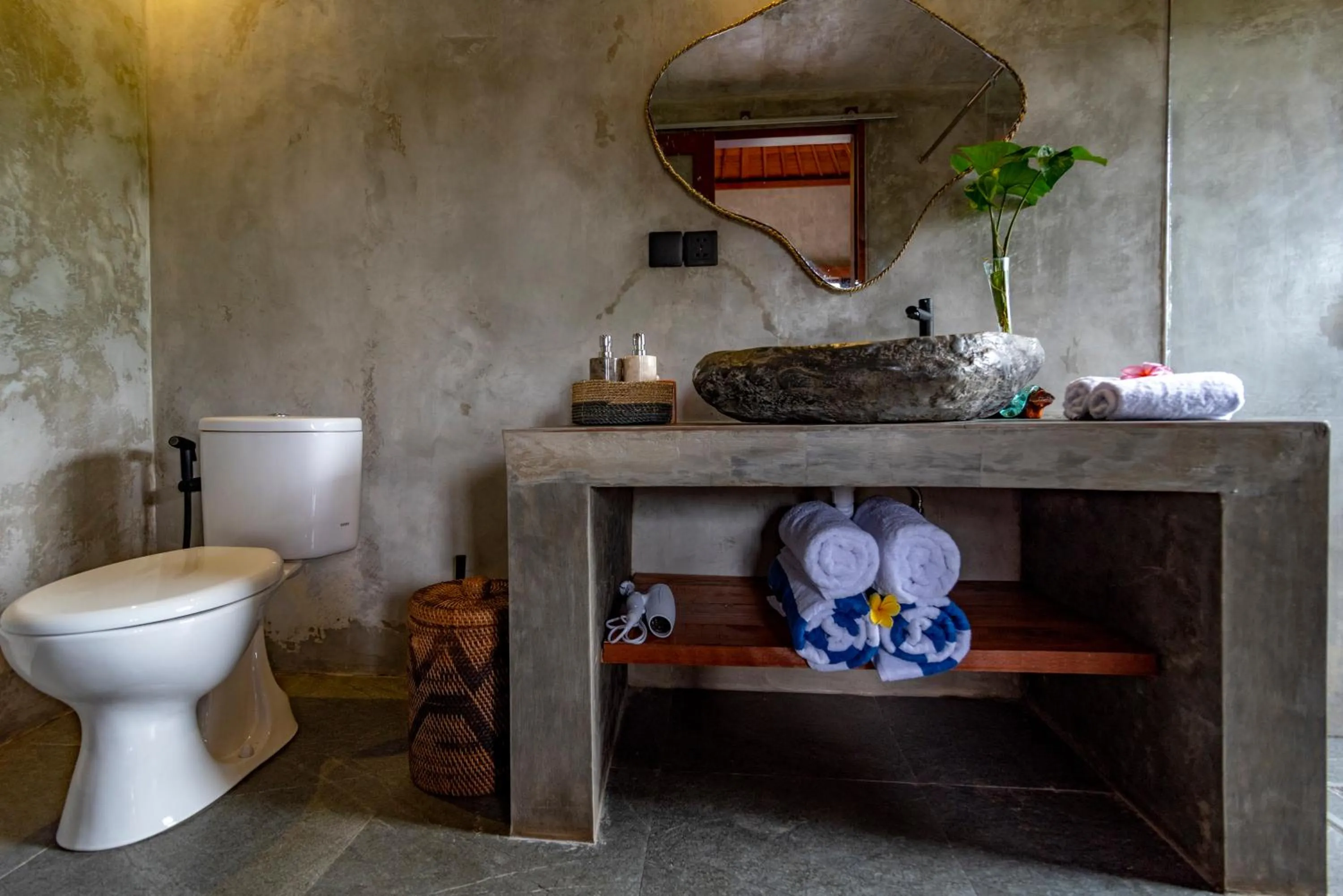 Toilet in Seelong Villa Ubud by Dhananjaya Hospitality