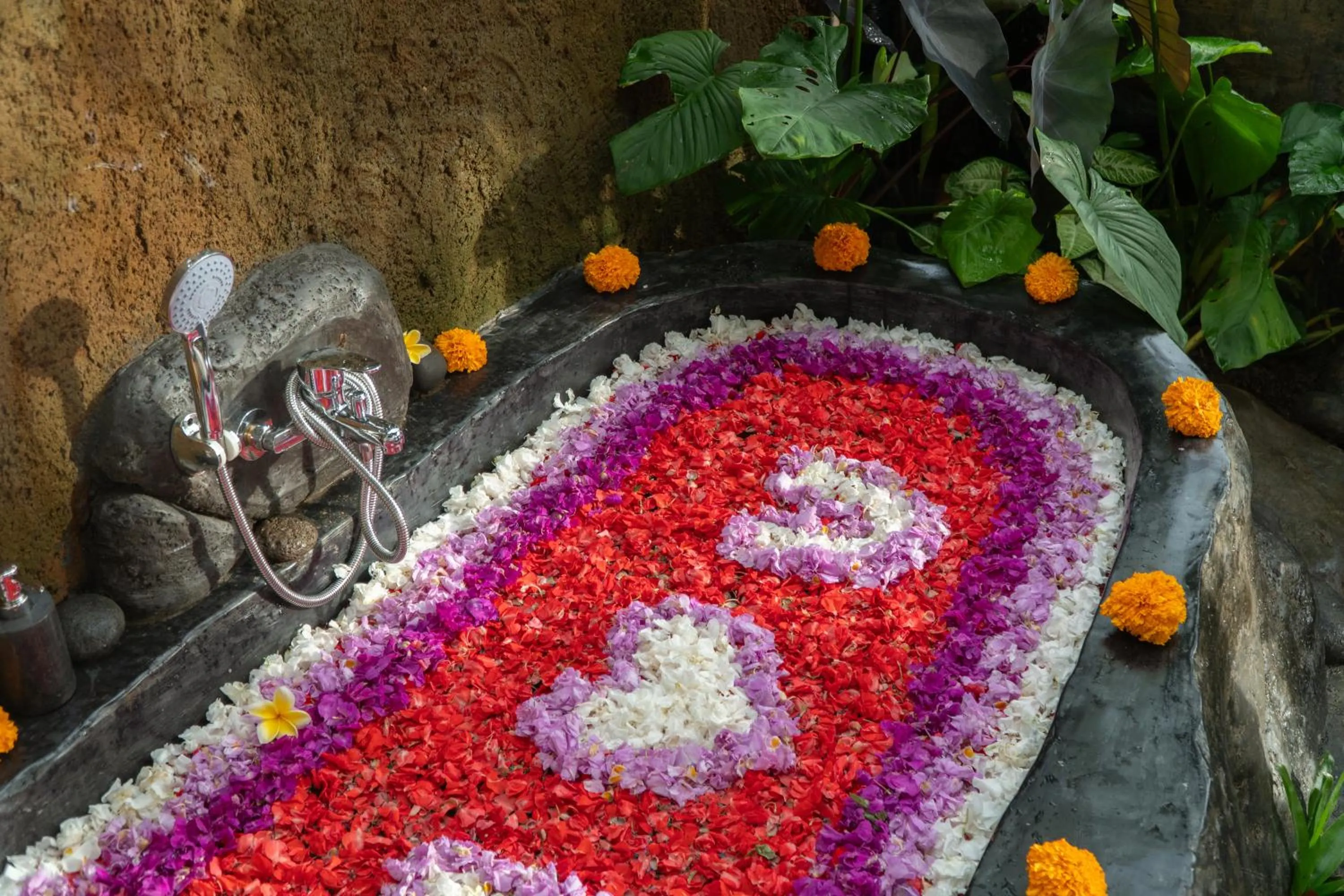 Bath in Seelong Villa Ubud by Dhananjaya Hospitality