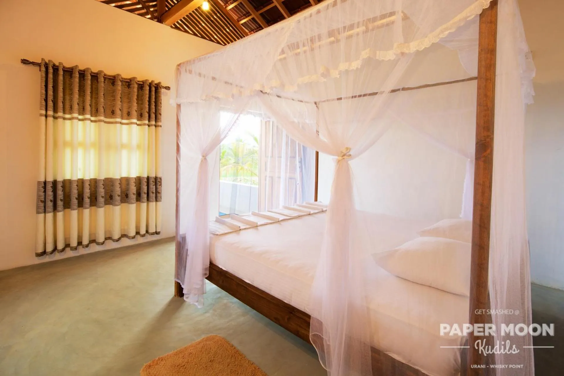 Photo of the whole room, Bed in Paper Moon Kudils