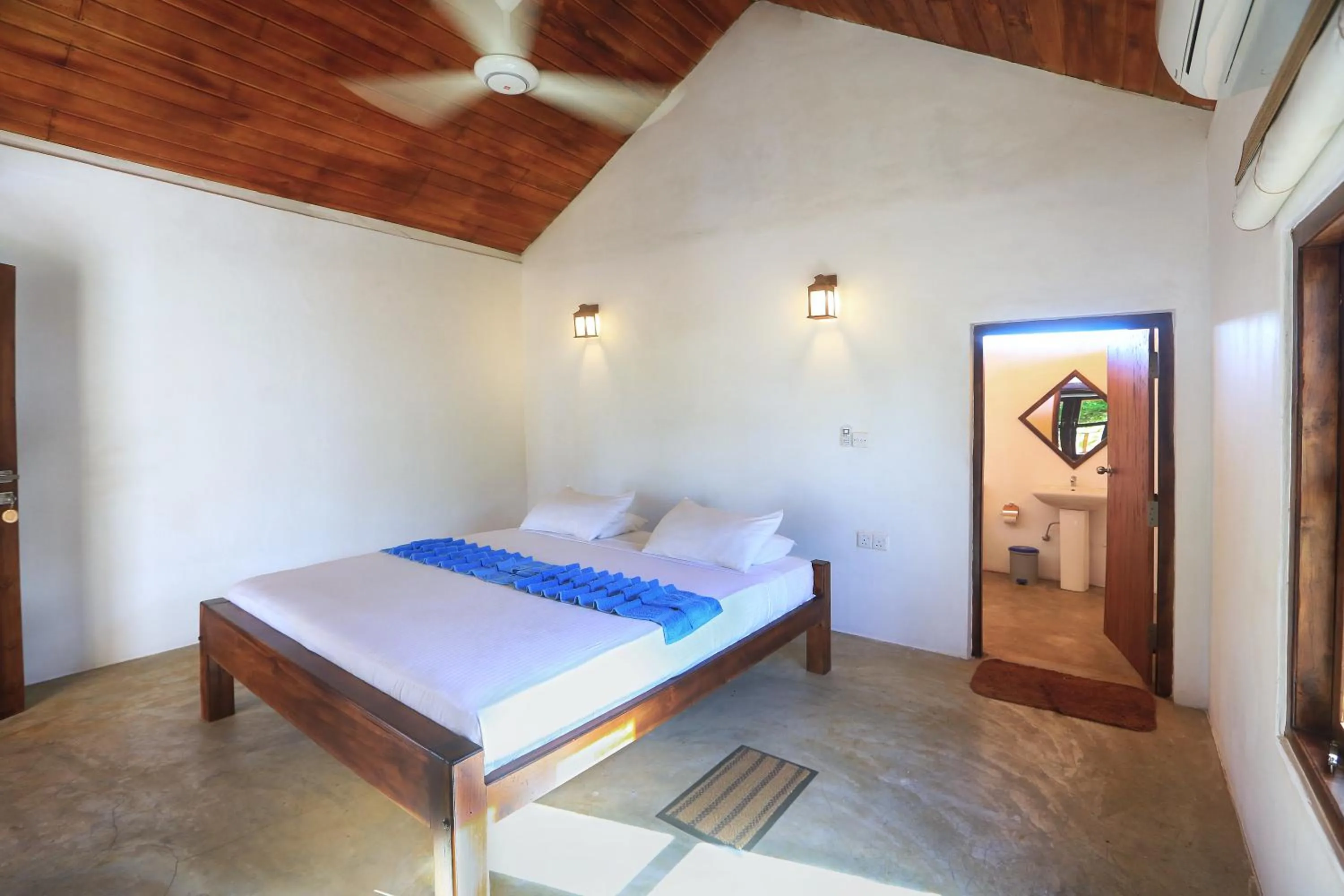 Bedroom, Bed in Paper Moon Kudils