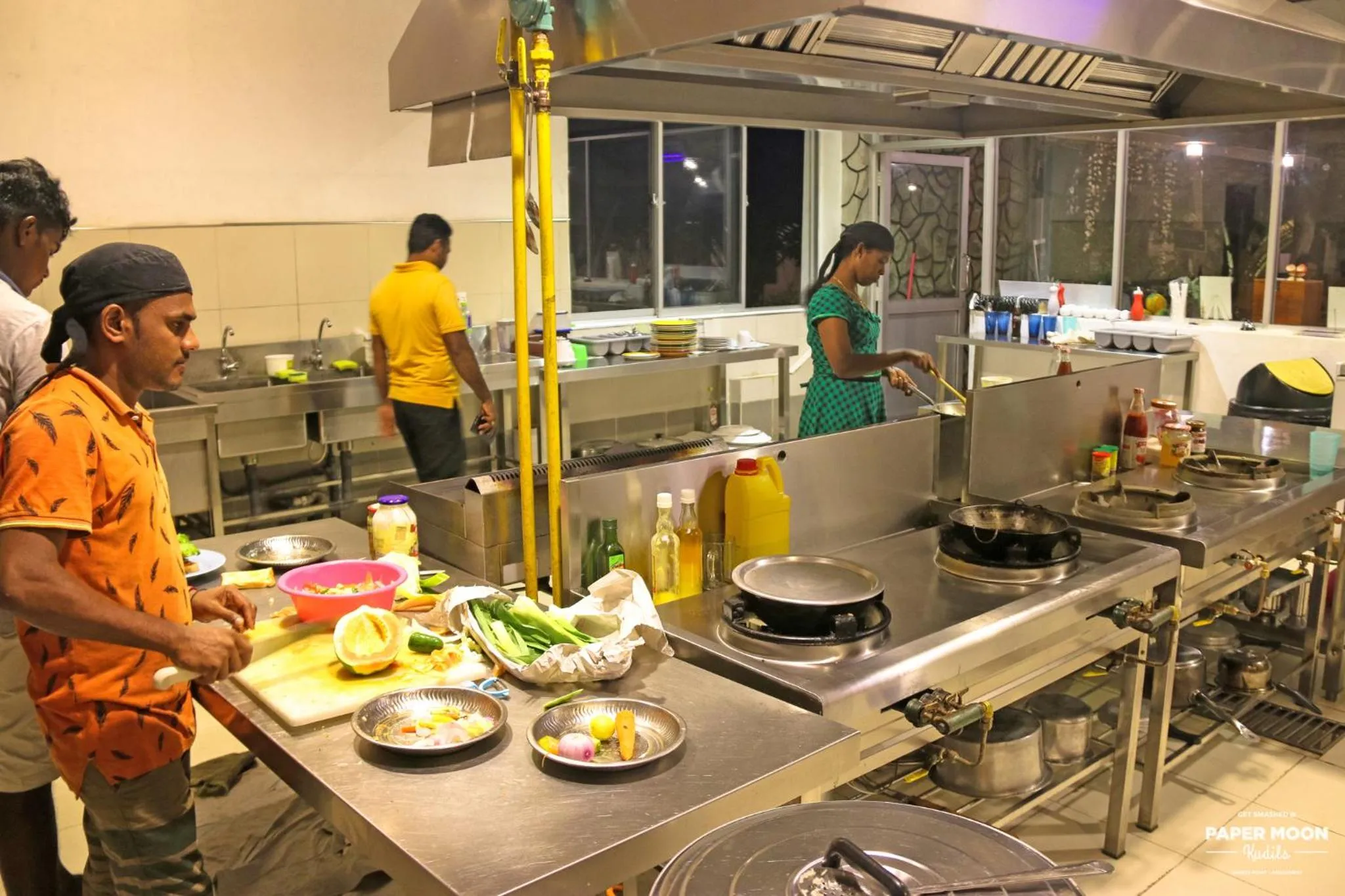 Restaurant/places to eat in Paper Moon Kudils