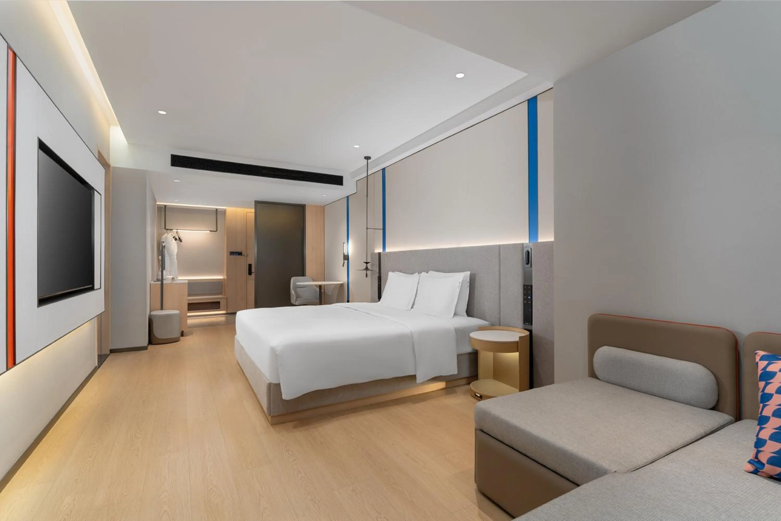 Photo of the whole room, Bed in Holiday Inn Express Lijiang Ancient Town by IHG