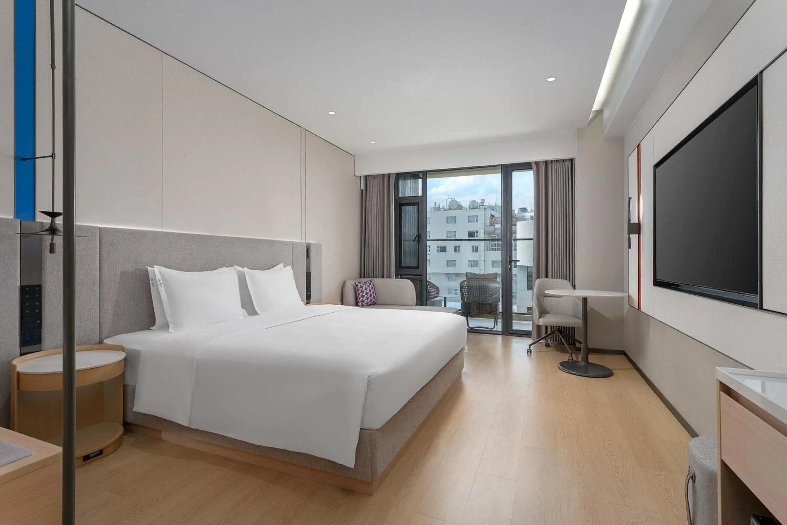 Photo of the whole room, Bed in Holiday Inn Express Lijiang Ancient Town by IHG