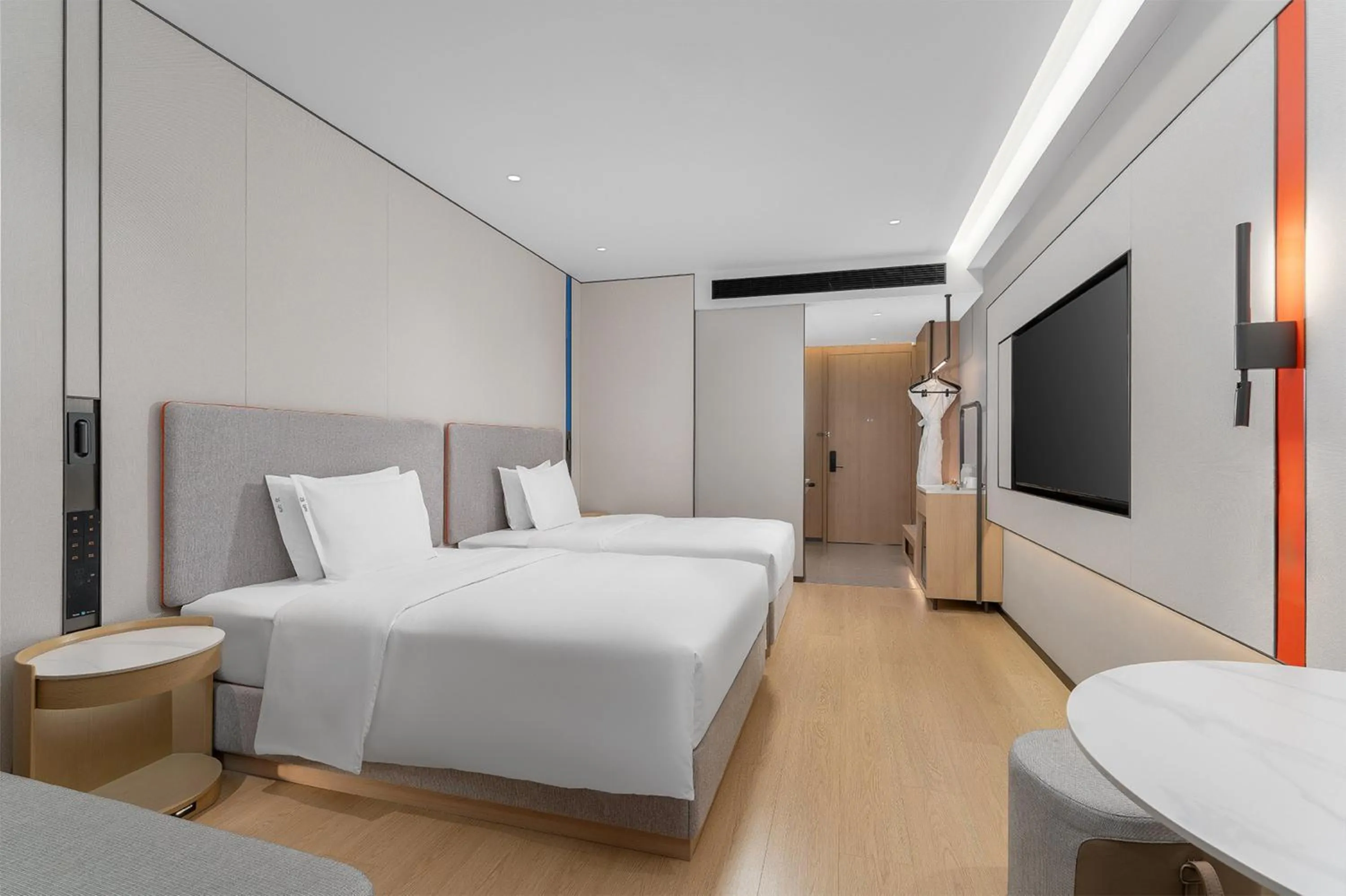 Photo of the whole room, Bed in Holiday Inn Express Lijiang Ancient Town by IHG