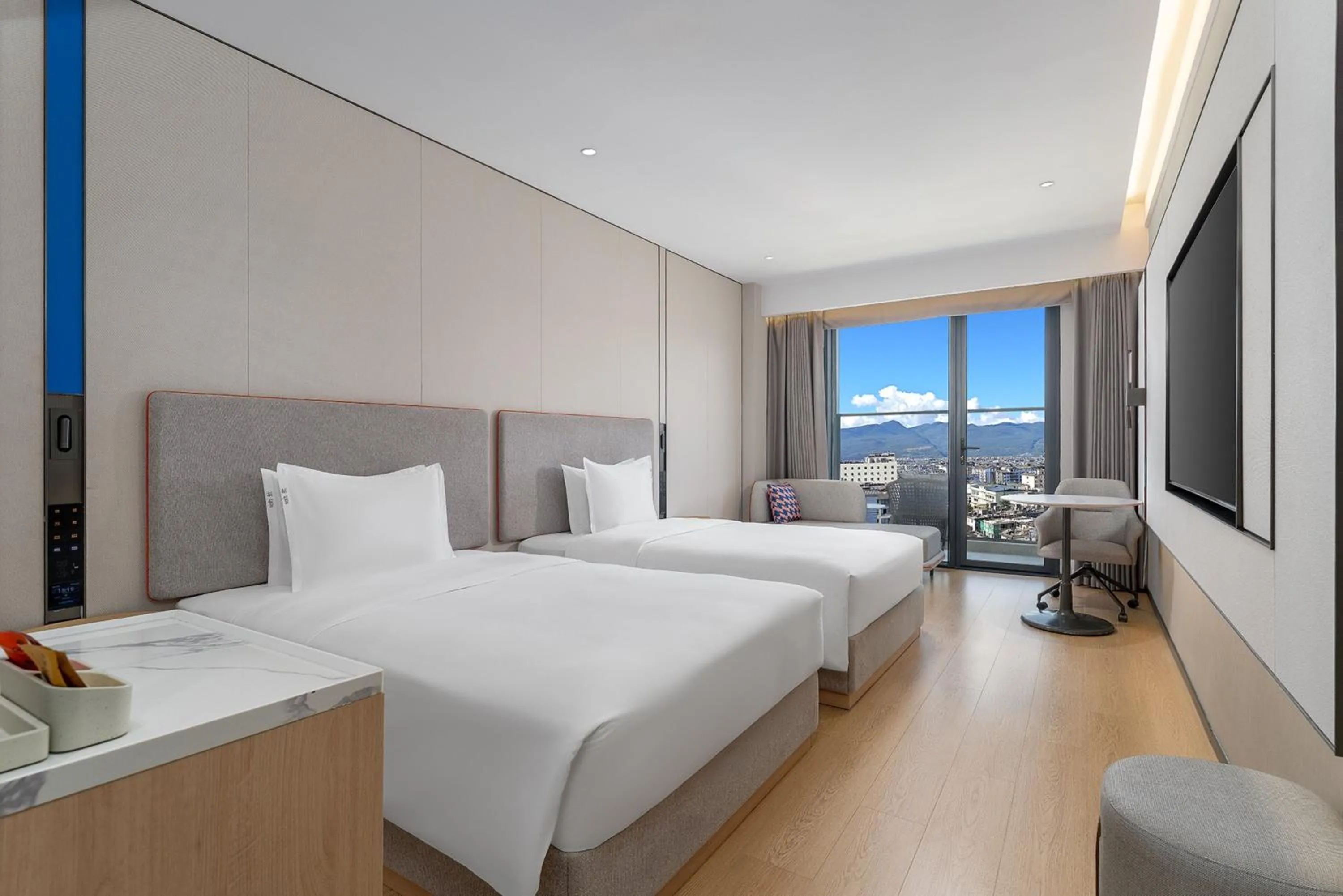 Photo of the whole room, Bed in Holiday Inn Express Lijiang Ancient Town by IHG