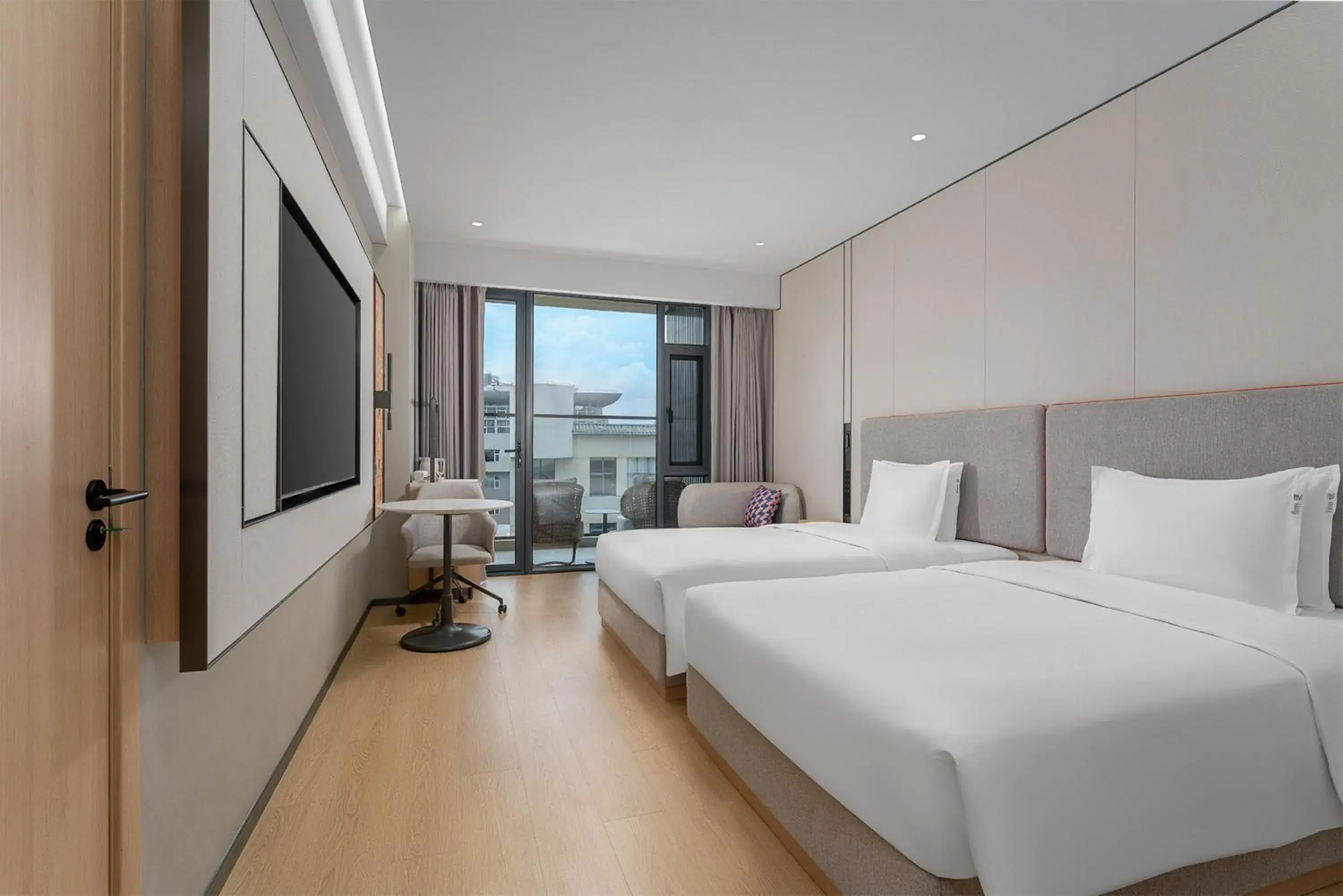 Standard Twin Room with Balcony in Holiday Inn Express Lijiang Ancient Town by IHG Standard Twin Room with Balcony in Holiday Inn Express Lijiang Ancient Town by IHG