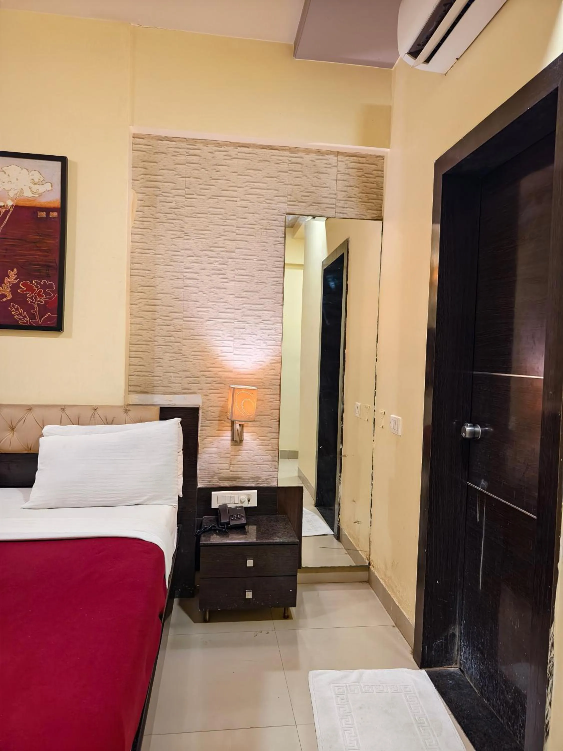 Bedroom, Bed in Hotel Vaishnavi