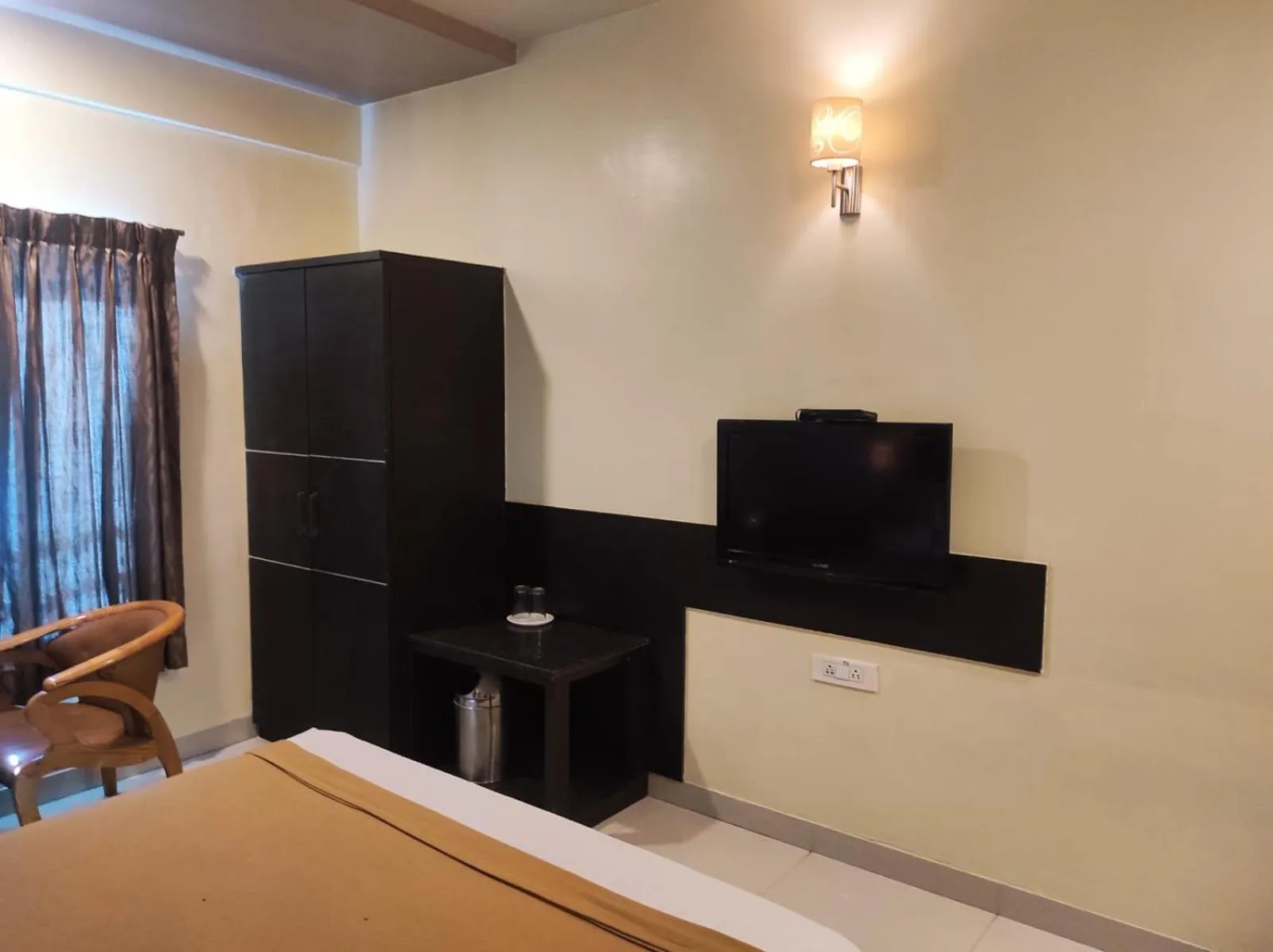 wardrobe in Hotel Vaishnavi