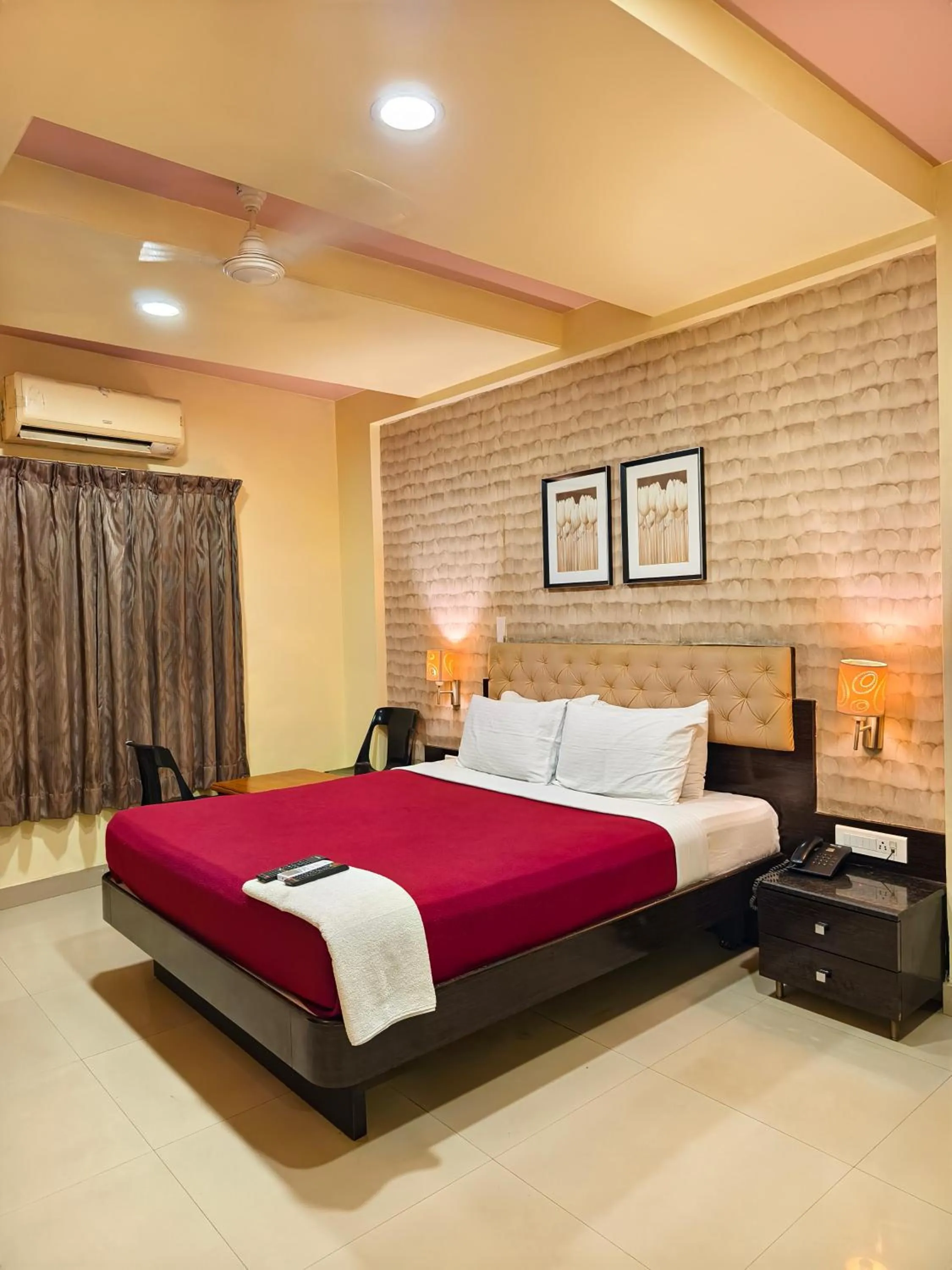 Bed in Hotel Vaishnavi