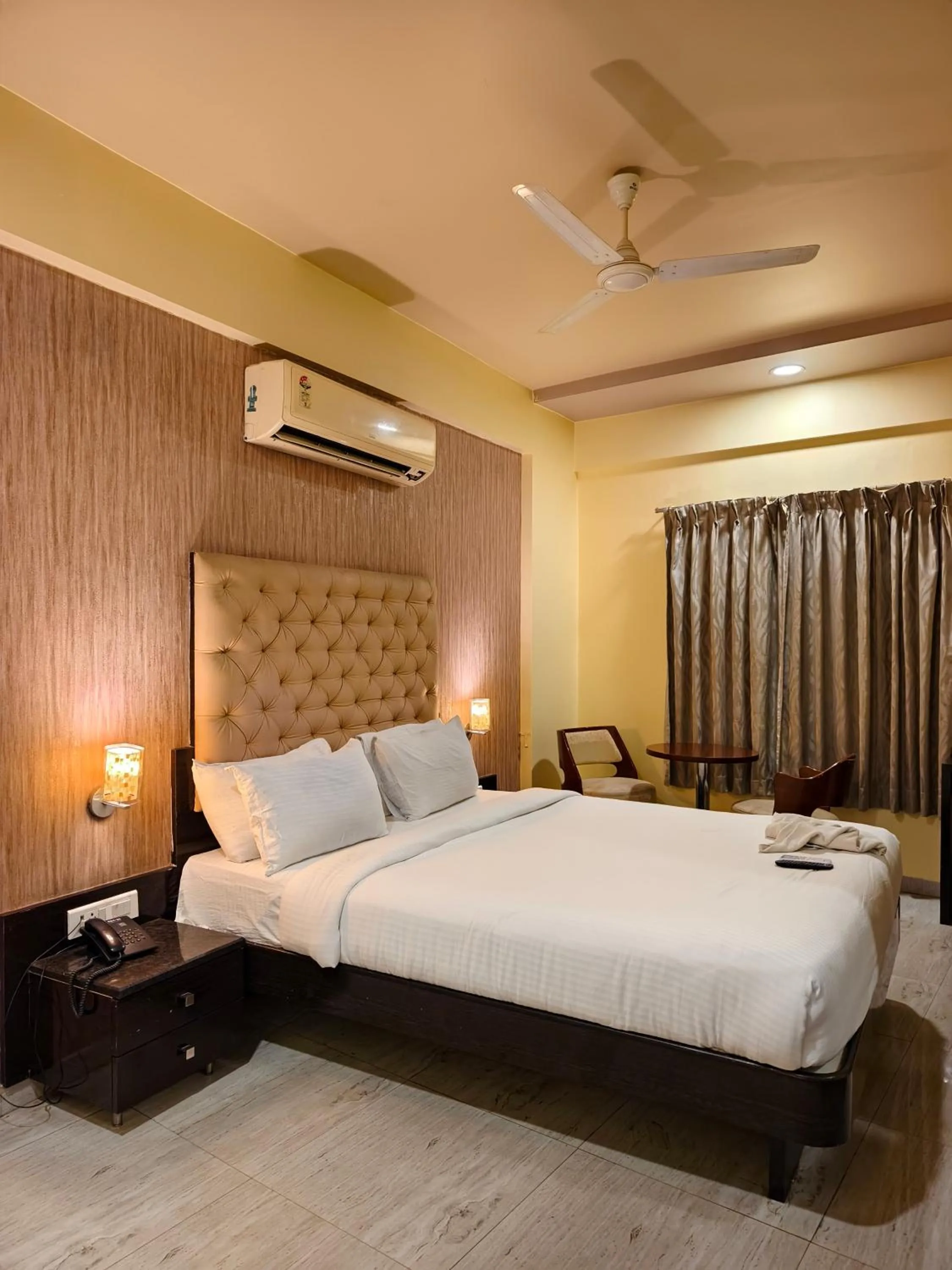 Bedroom, Bed in Hotel Vaishnavi