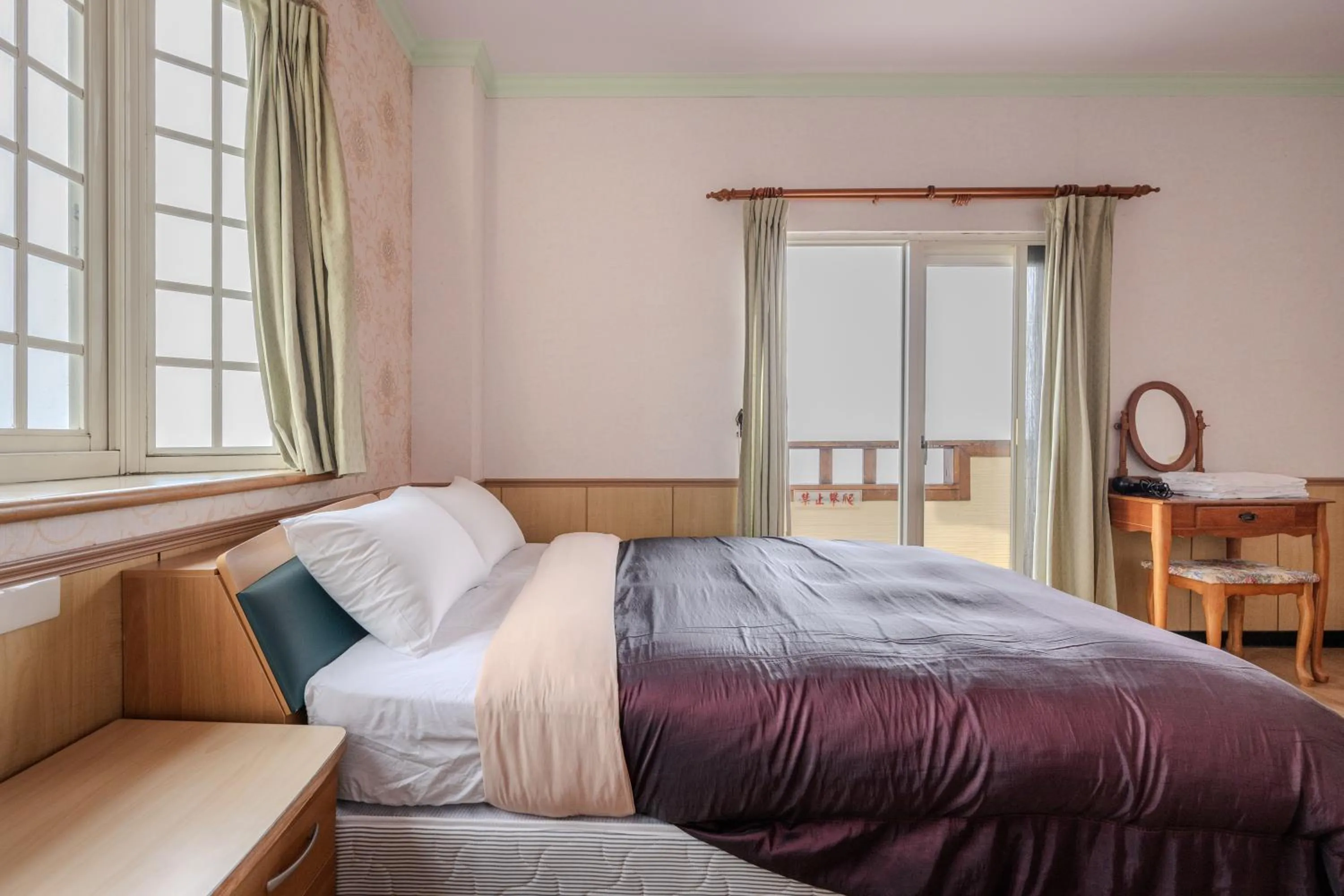 Bed in Chingjing New Paradise B&B