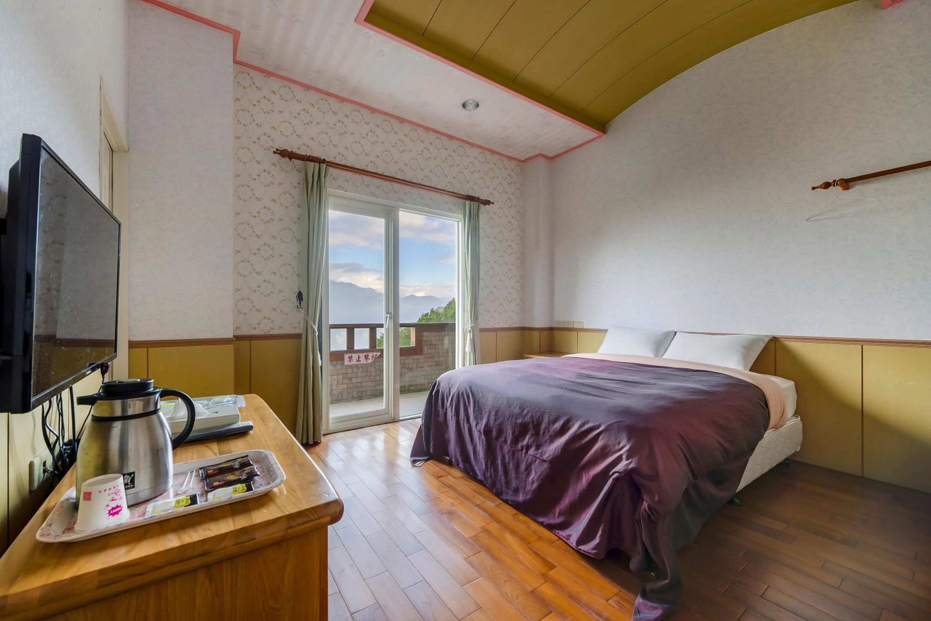 Photo of the whole room, Bed in Chingjing New Paradise B&B