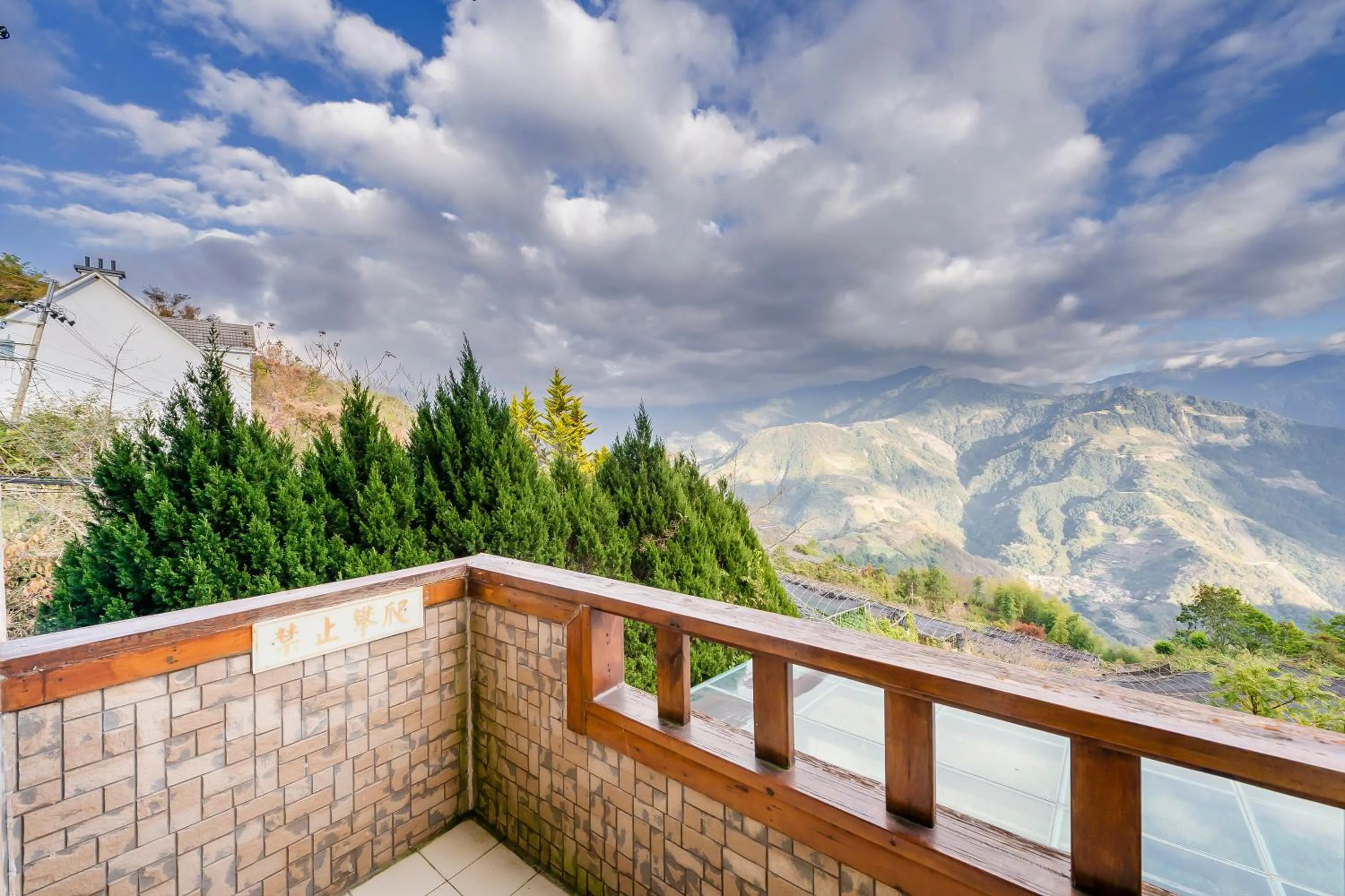 Balcony/Terrace in Chingjing New Paradise B&B