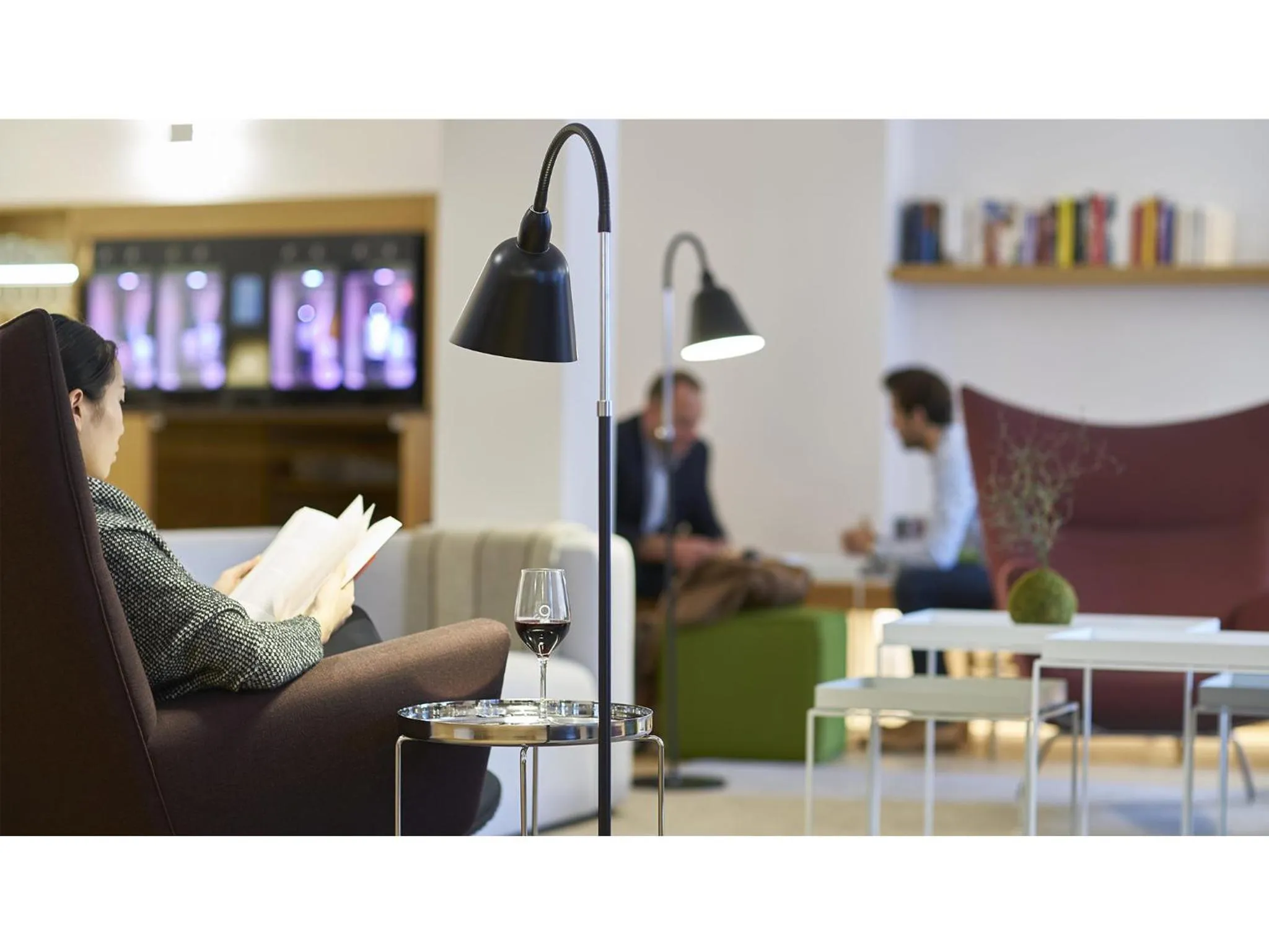 Library in 9Hotel Republique