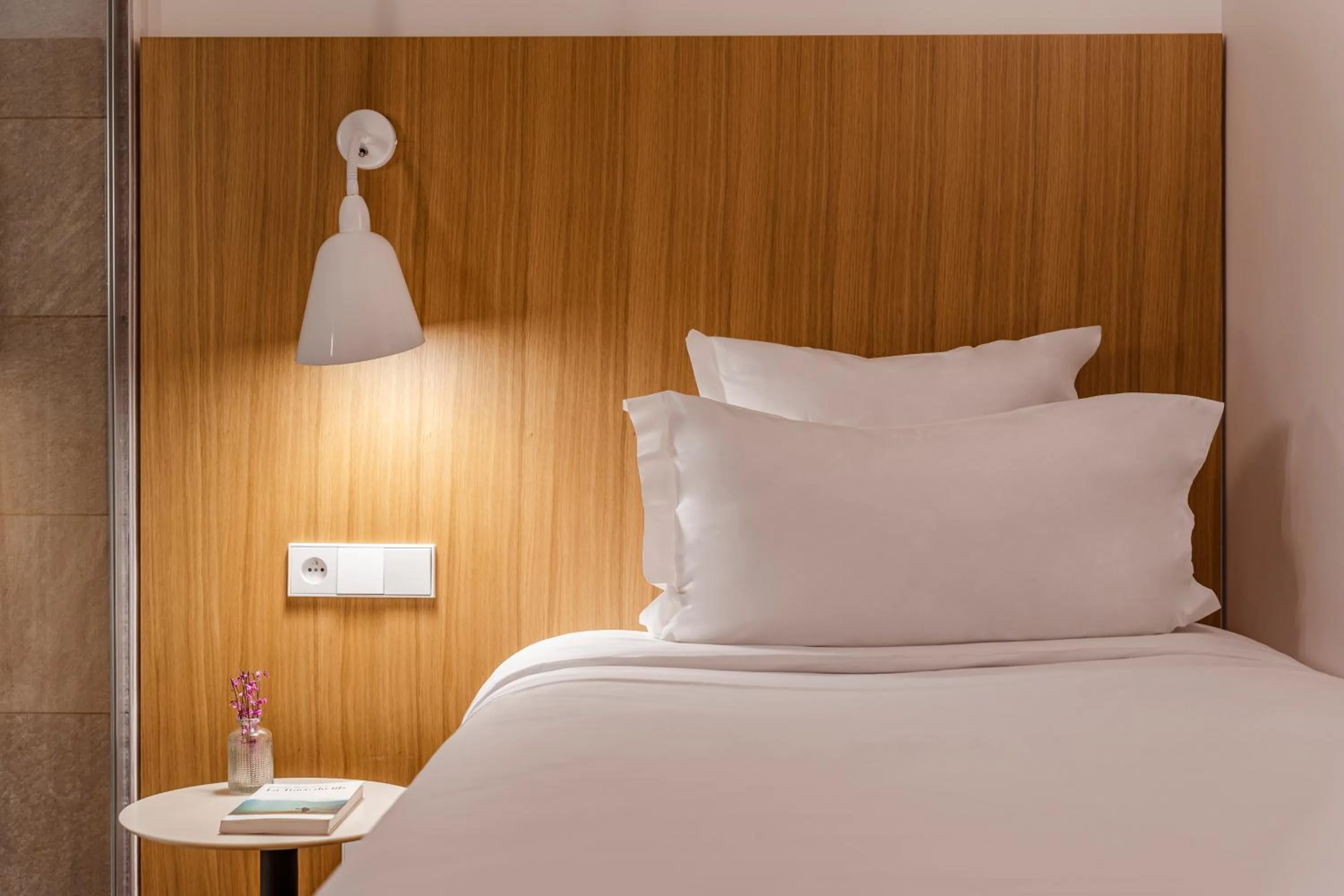 Bed in 9Hotel Republique