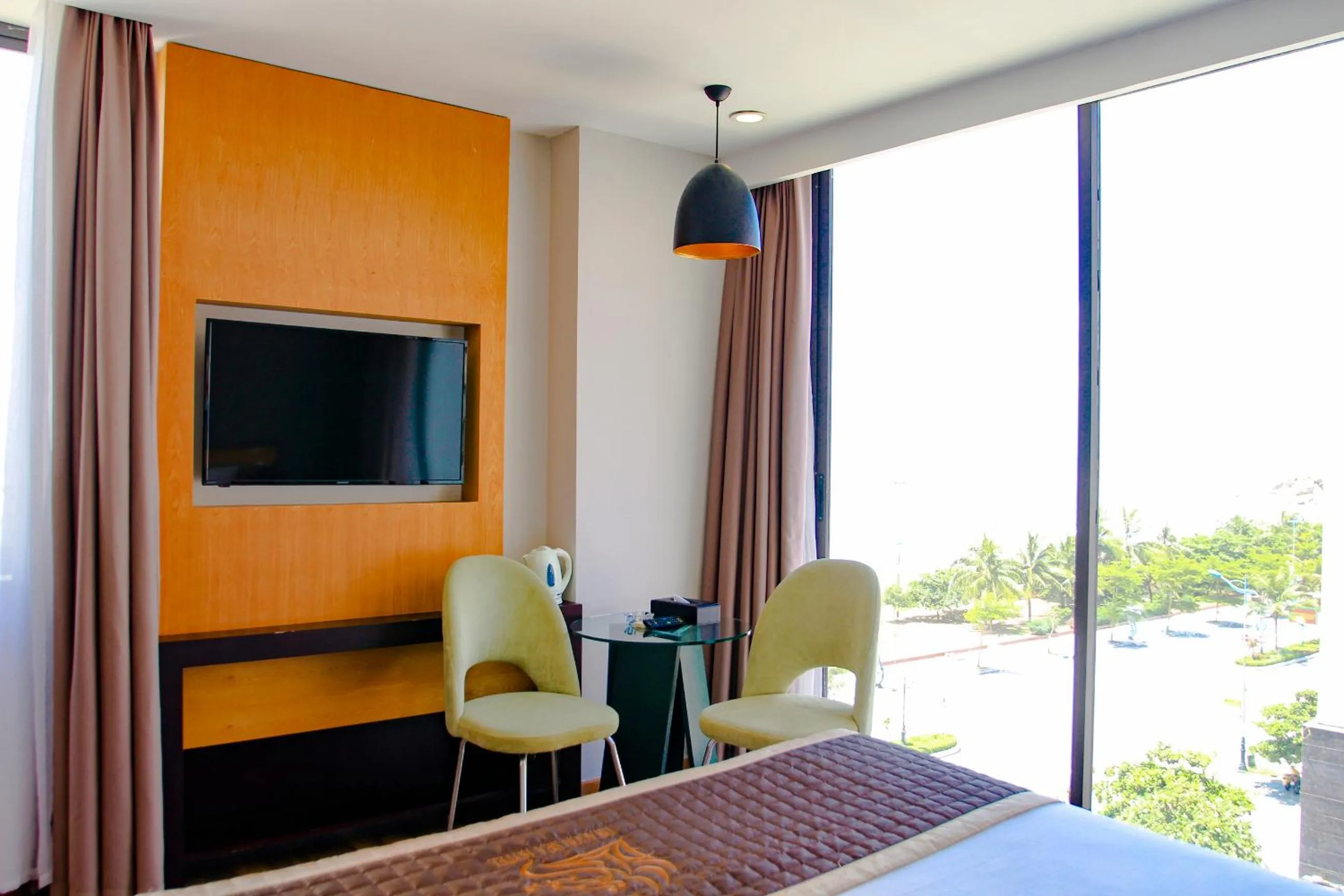 Bed in Dragon Sea Hotel