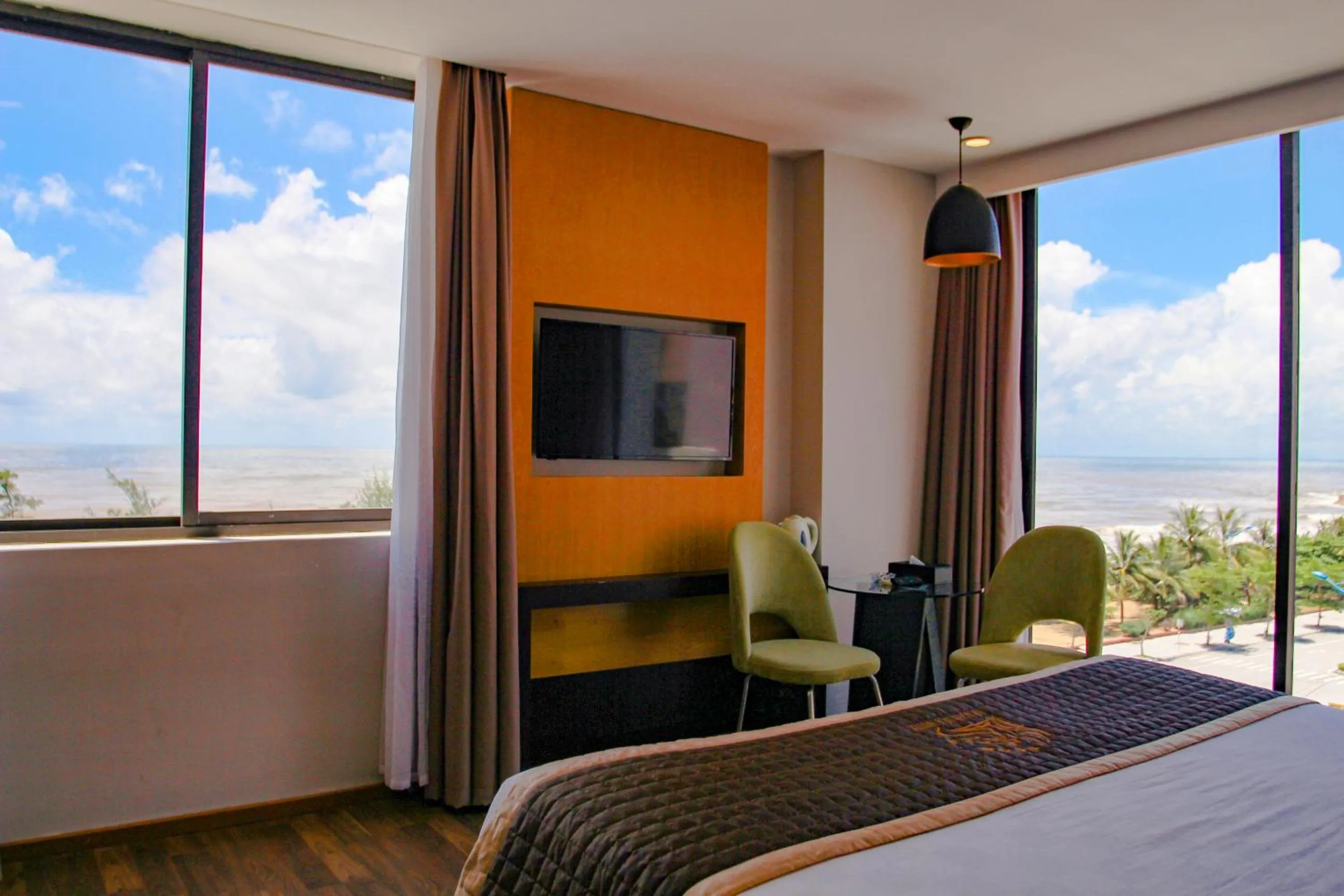 Bed in Dragon Sea Hotel