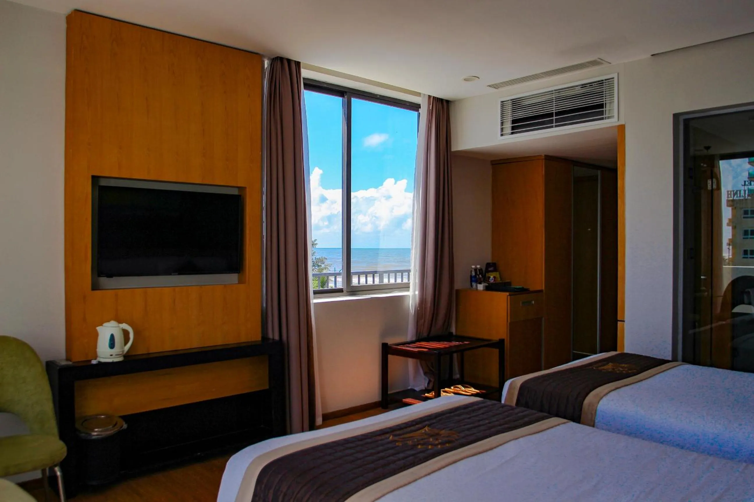 Bed in Dragon Sea Hotel