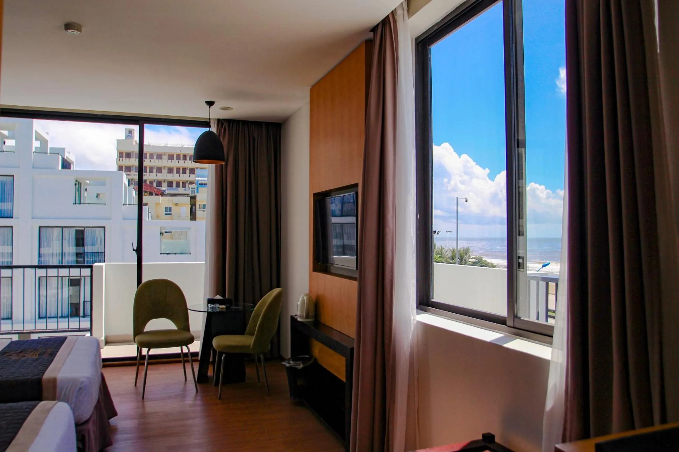 Day in Dragon Sea Hotel