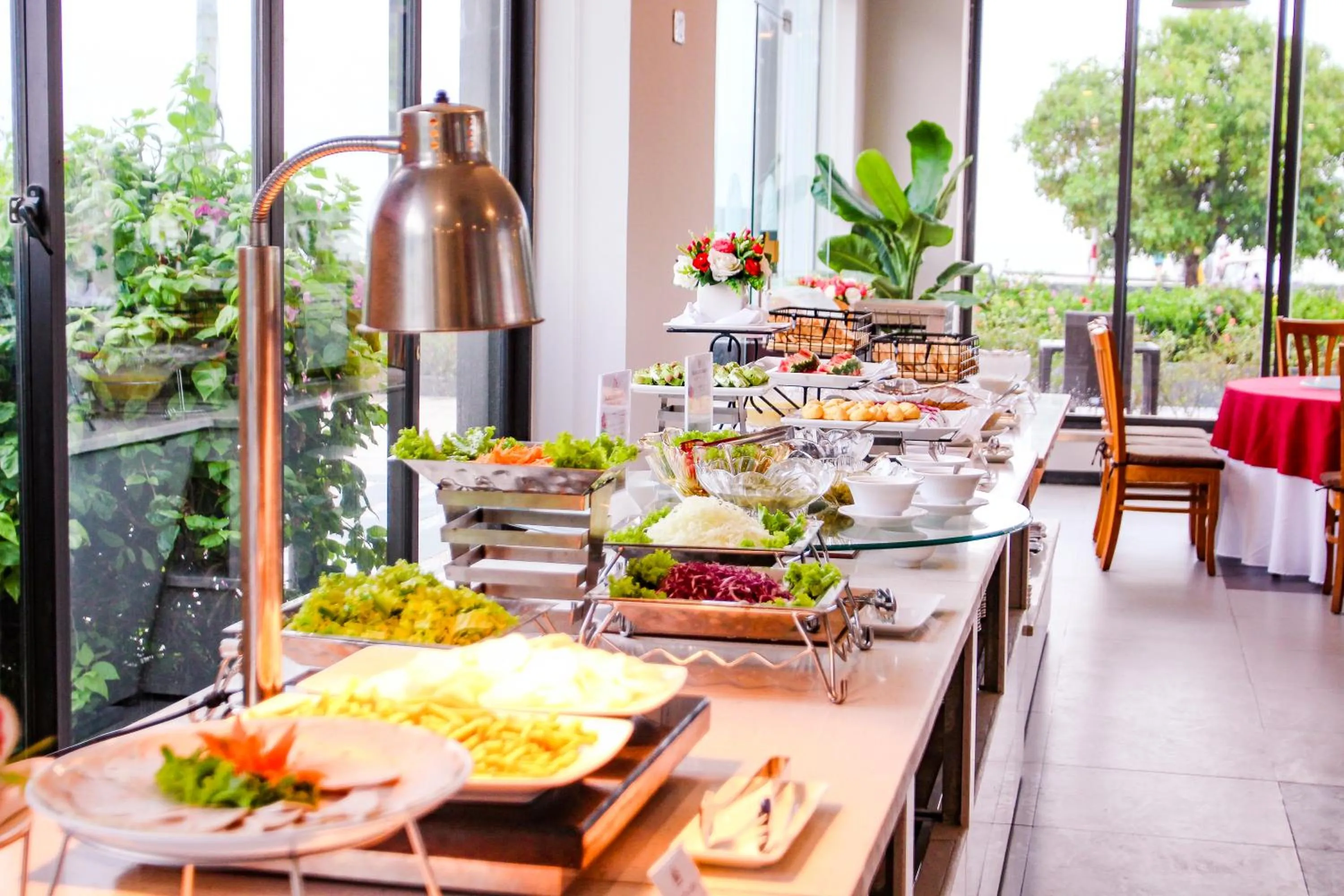 Restaurant/places to eat in Dragon Sea Hotel