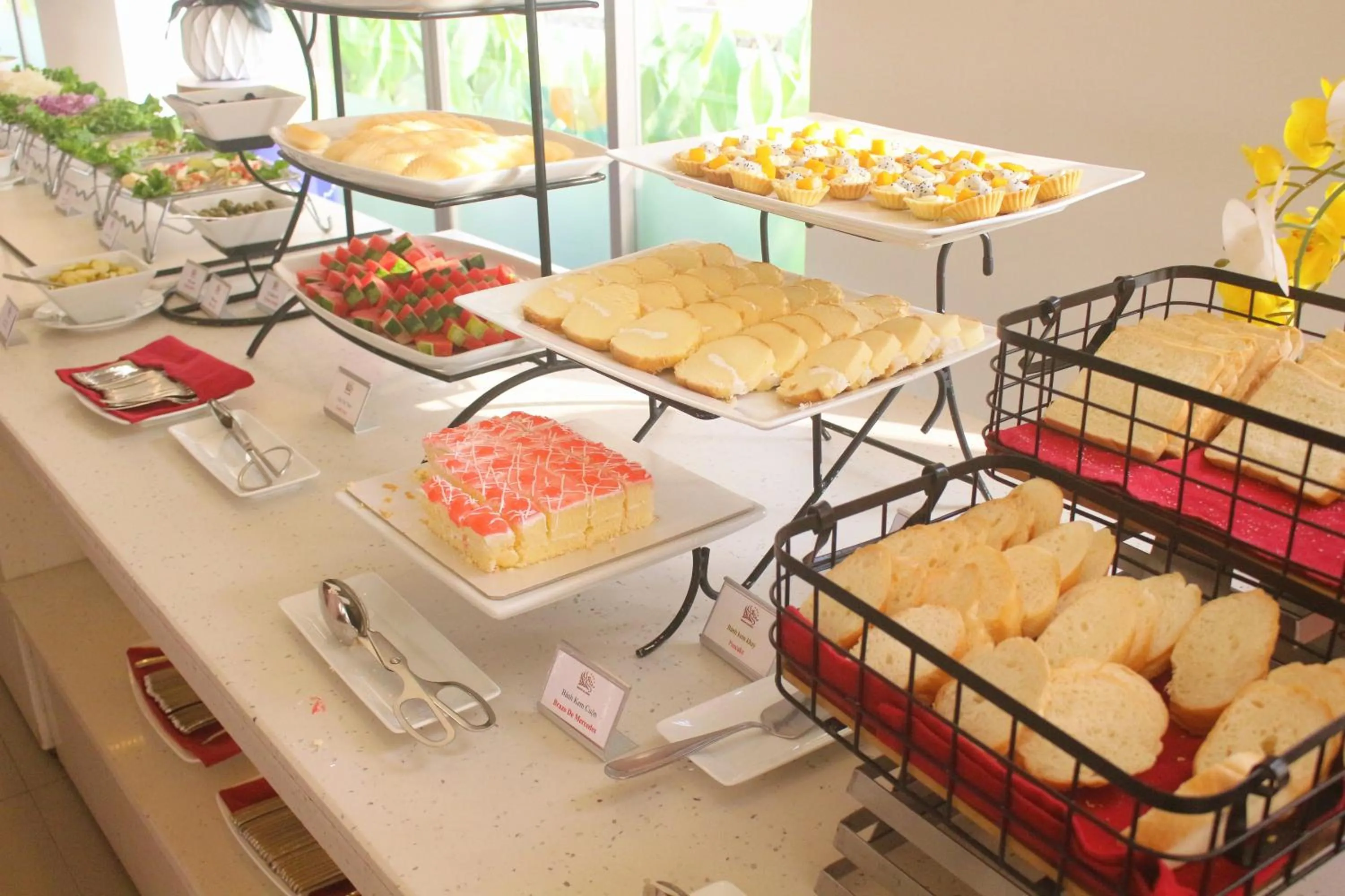 Food and drinks in Dragon Sea Hotel