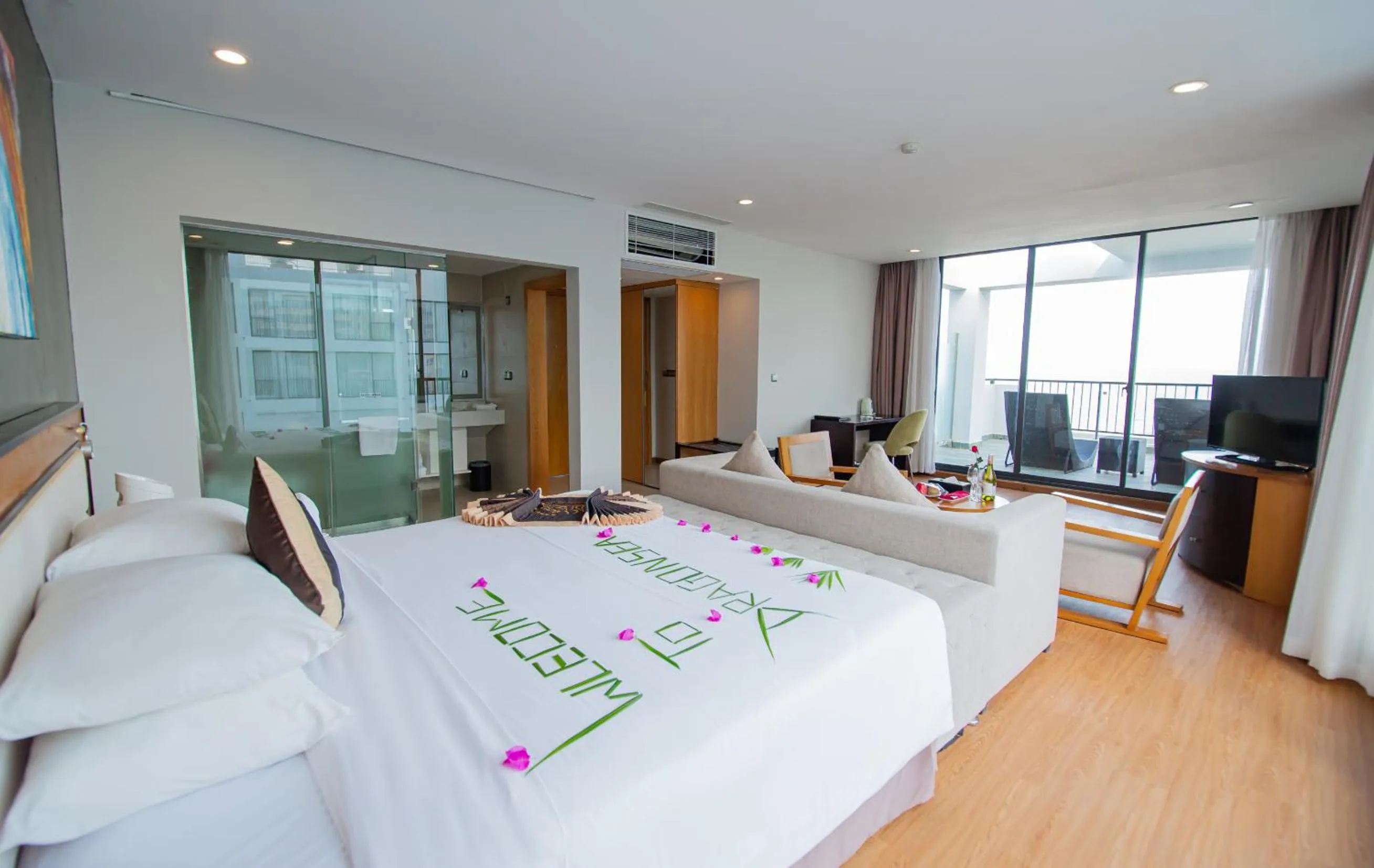 Bed in Dragon Sea Hotel