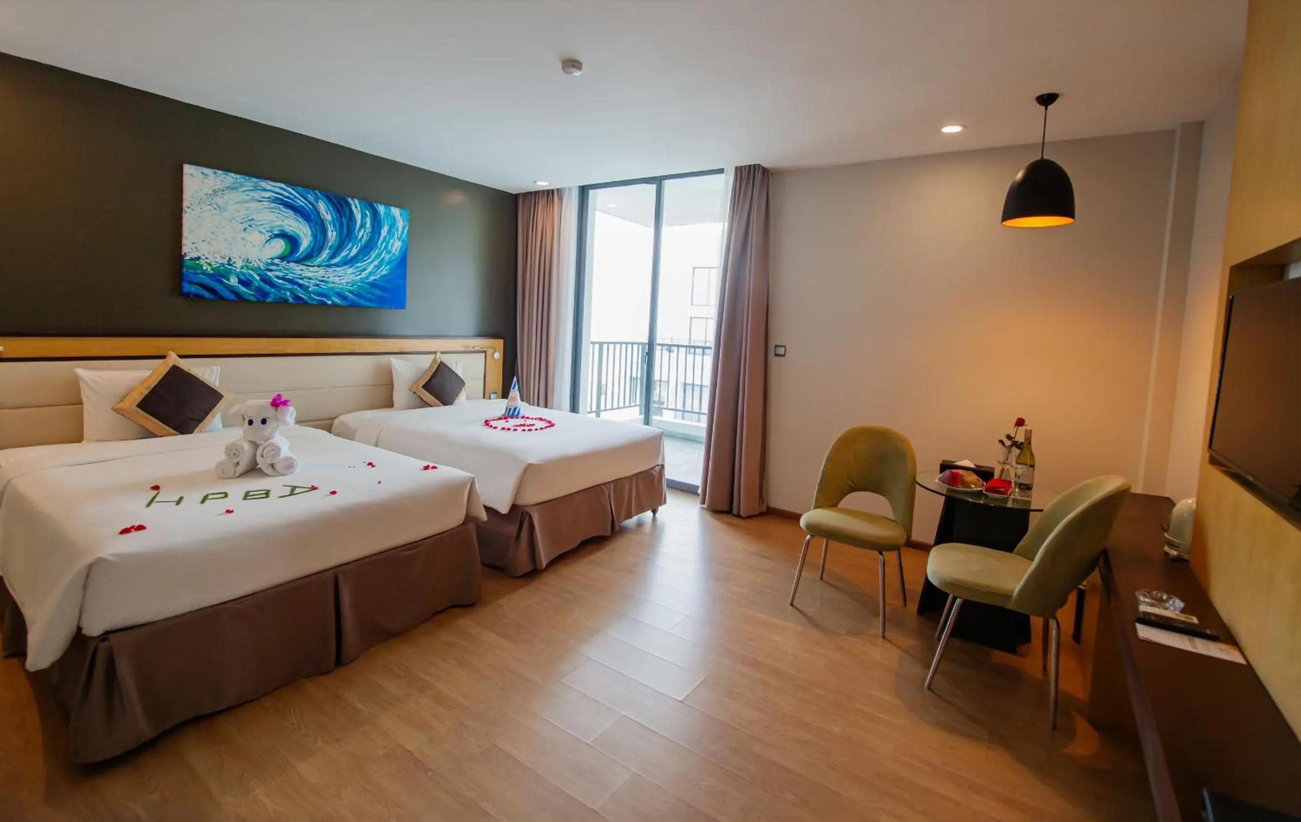 Photo of the whole room, Bed in Dragon Sea Hotel