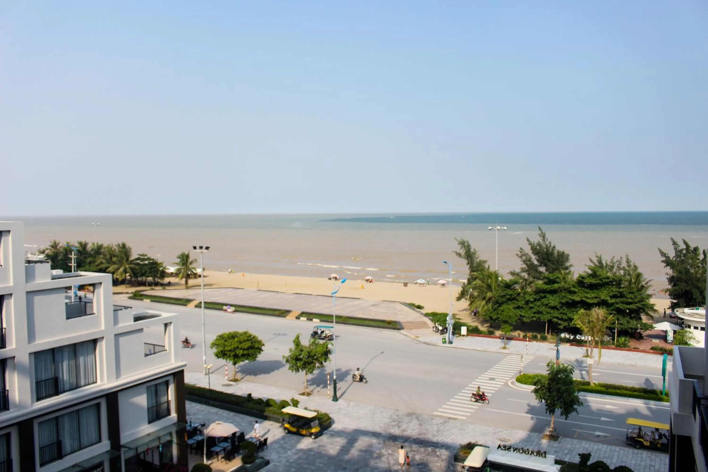 Day in Dragon Sea Hotel