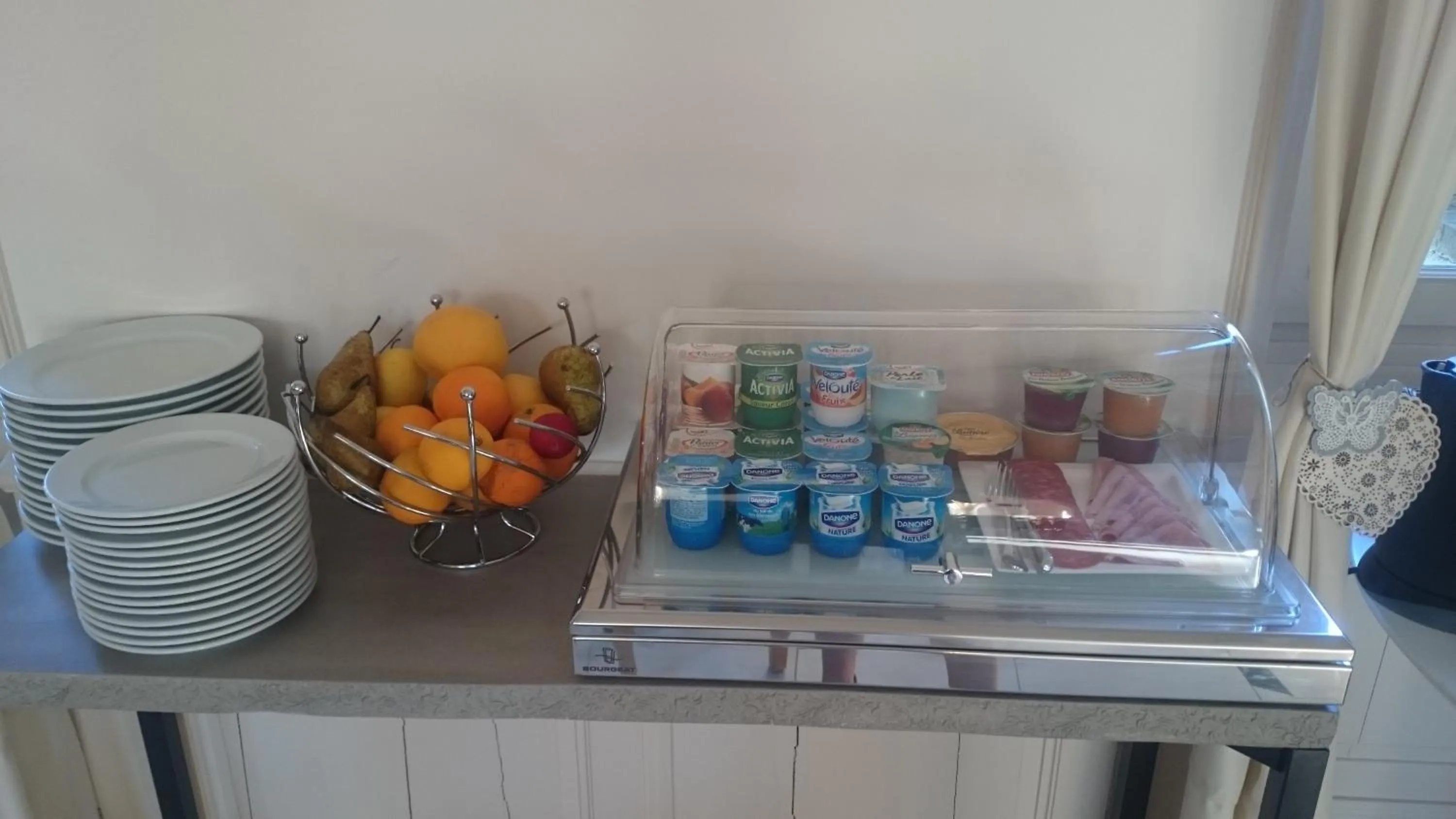 Buffet breakfast in Hôtel Le Saint Martin