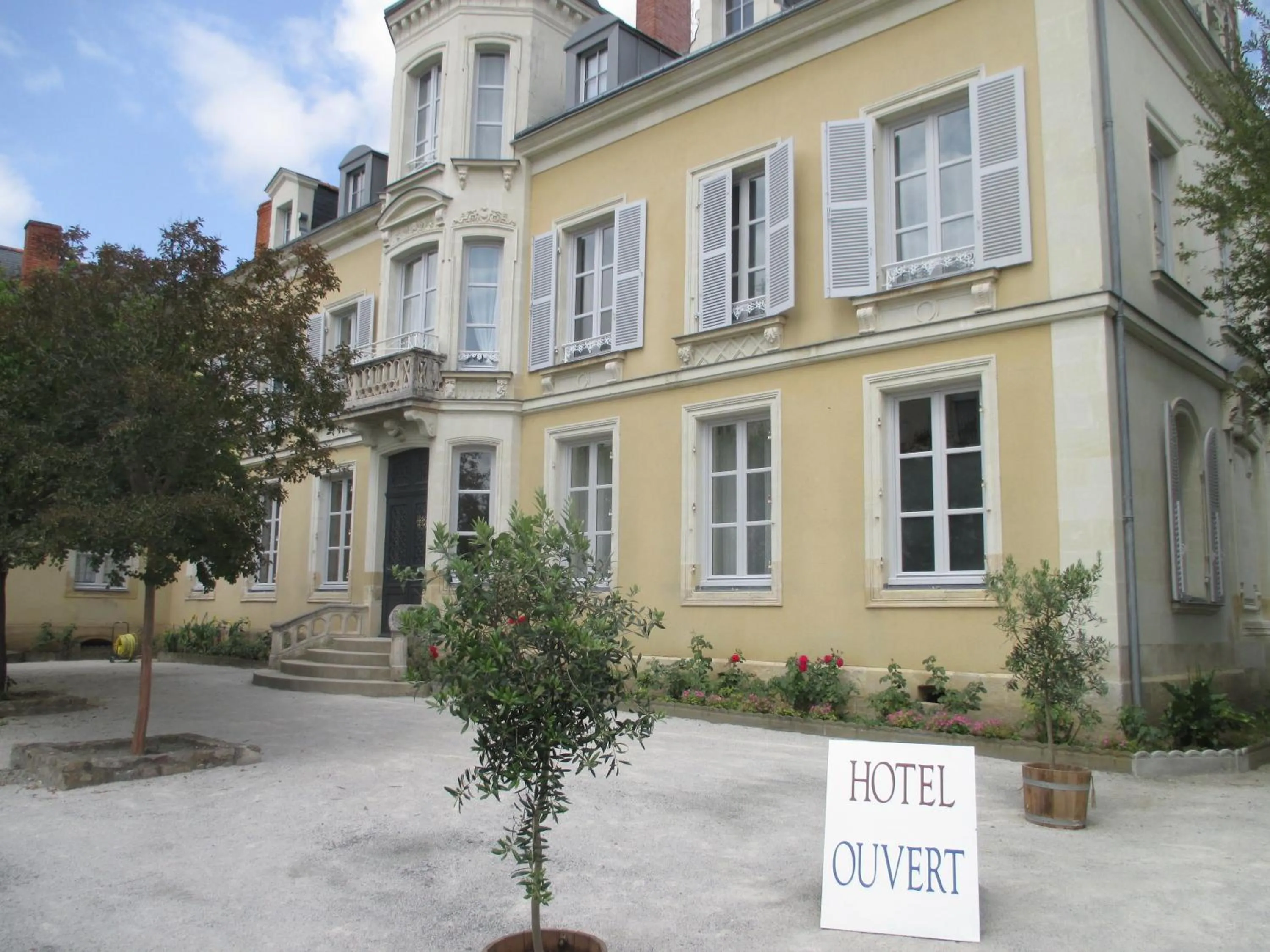 Property building in Hôtel Le Saint Martin
