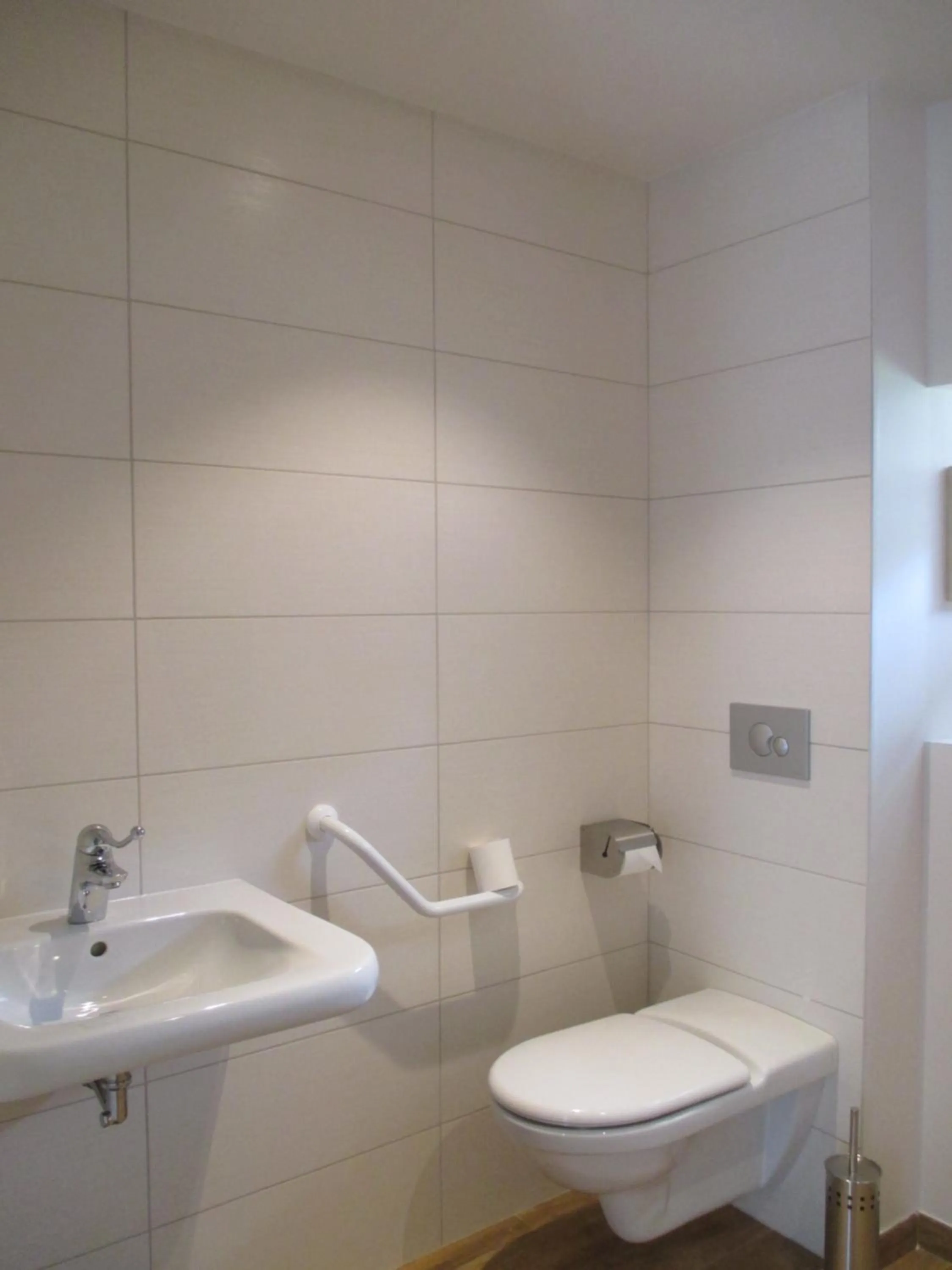 Toilet in Hôtel Le Saint Martin