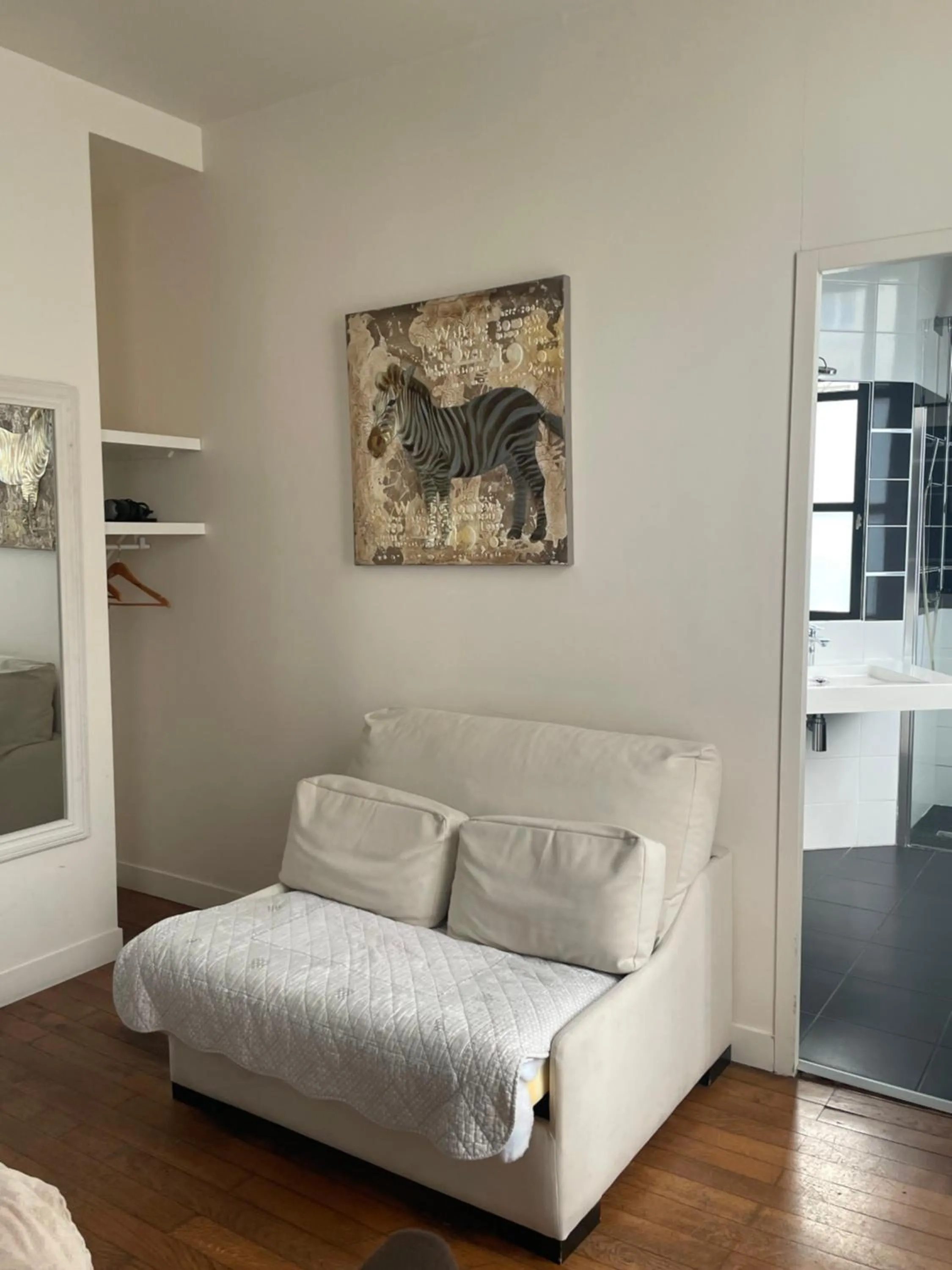 Living room, Bed in Hôtel Le Saint Martin