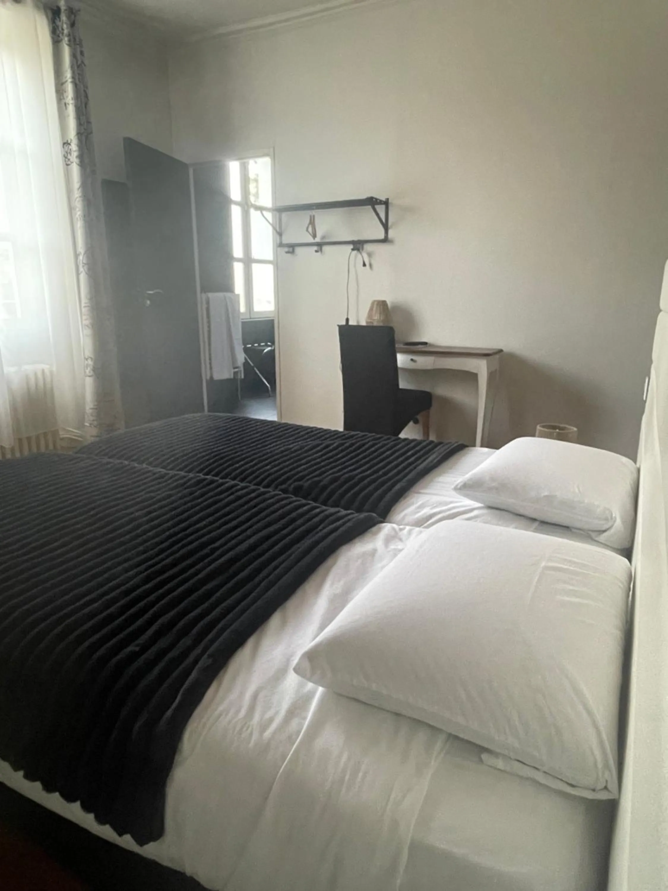 Bed in Hôtel Le Saint Martin