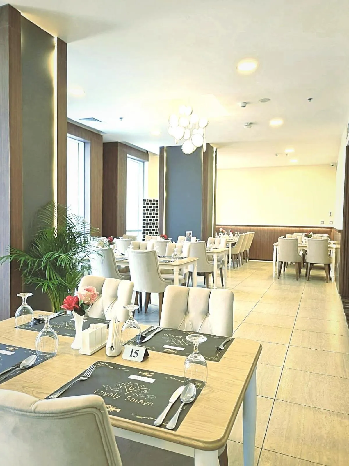 Restaurant/places to eat in Saraya Corniche Hotel