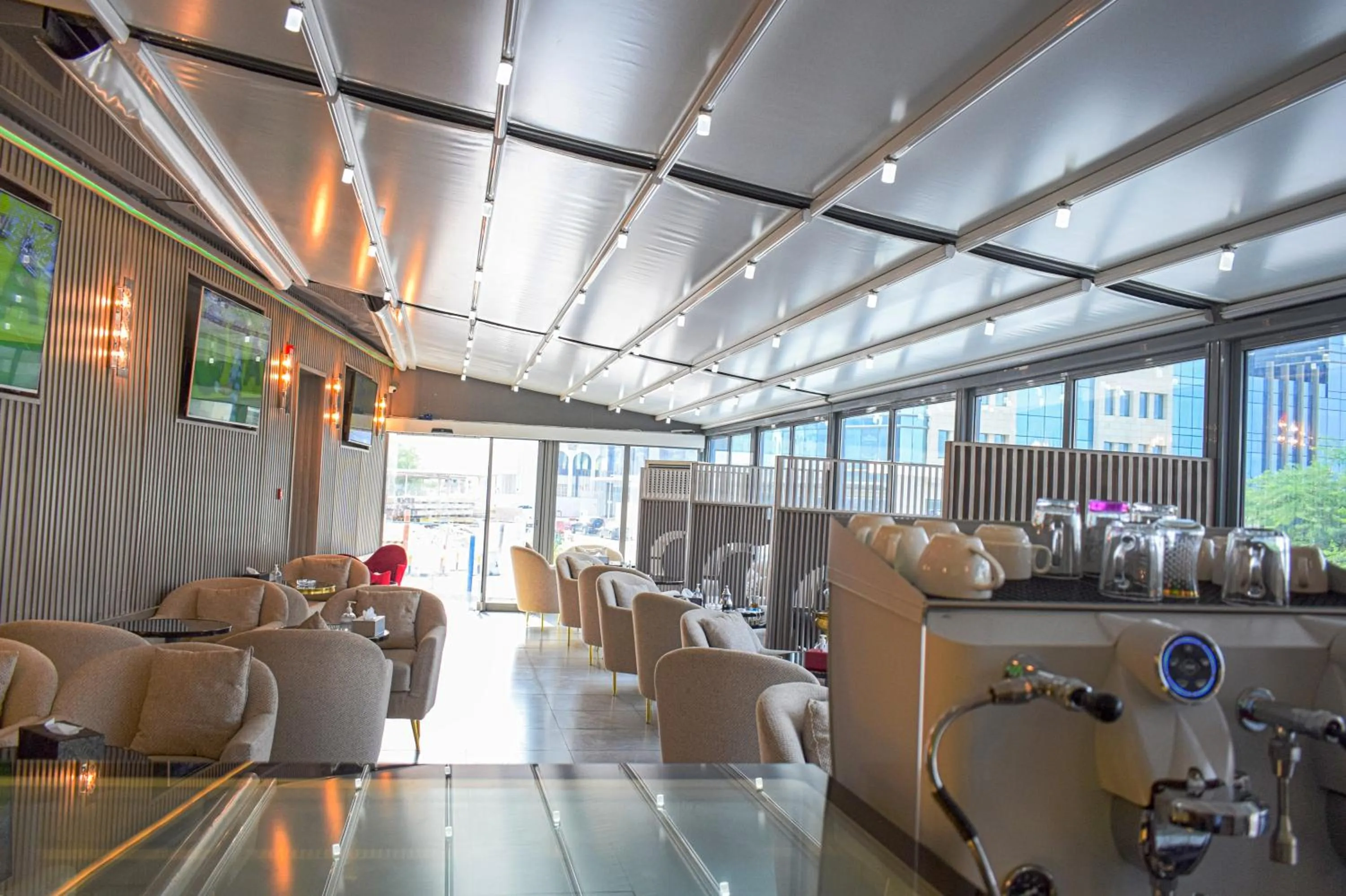 Restaurant/places to eat in Saraya Corniche Hotel