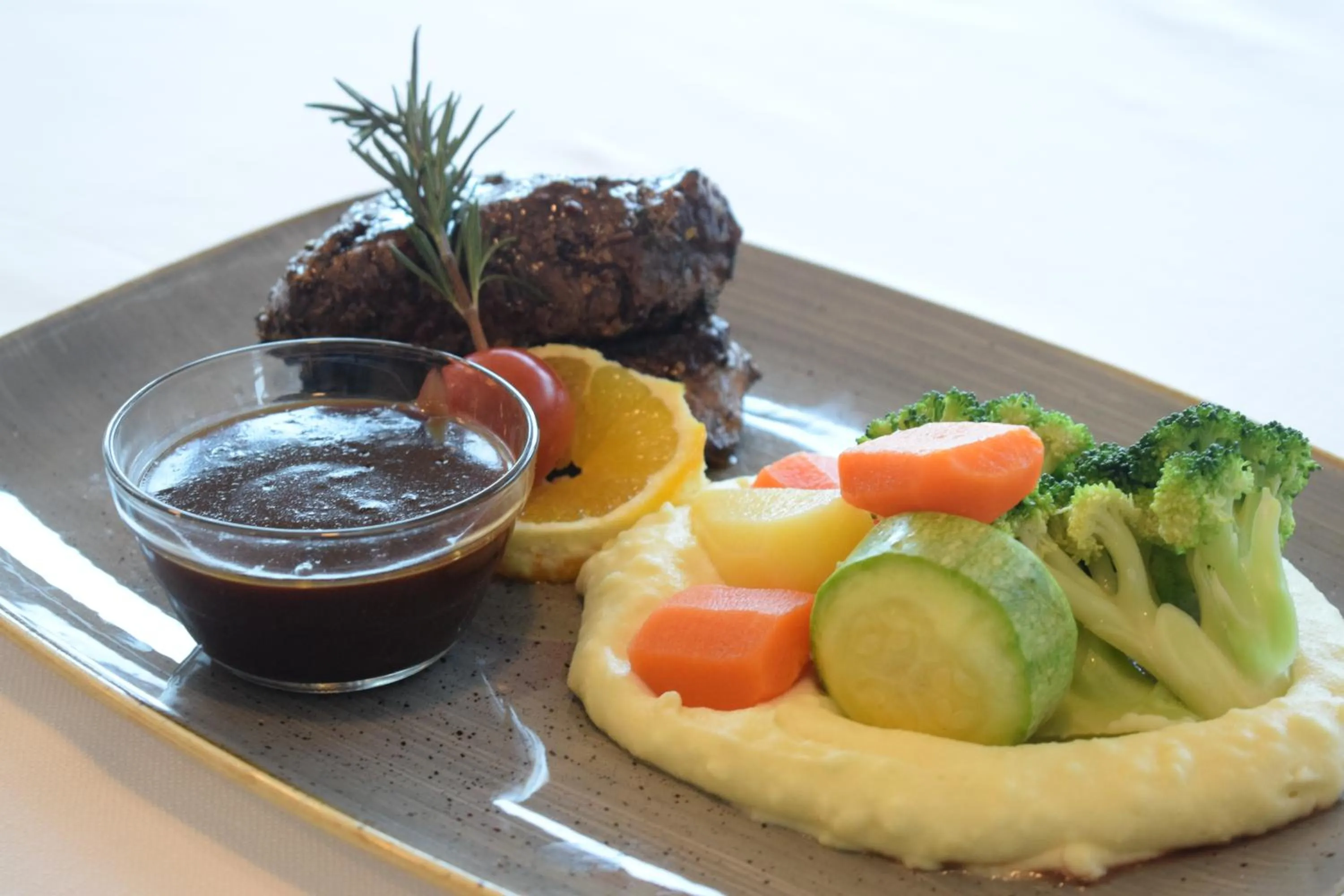 Food in Saraya Corniche Hotel