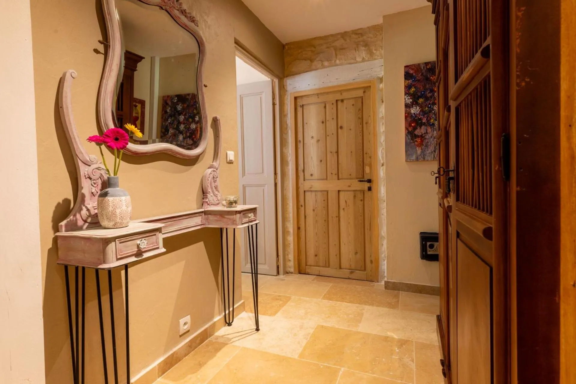 Decorative detail in La Bastide des Amouriers