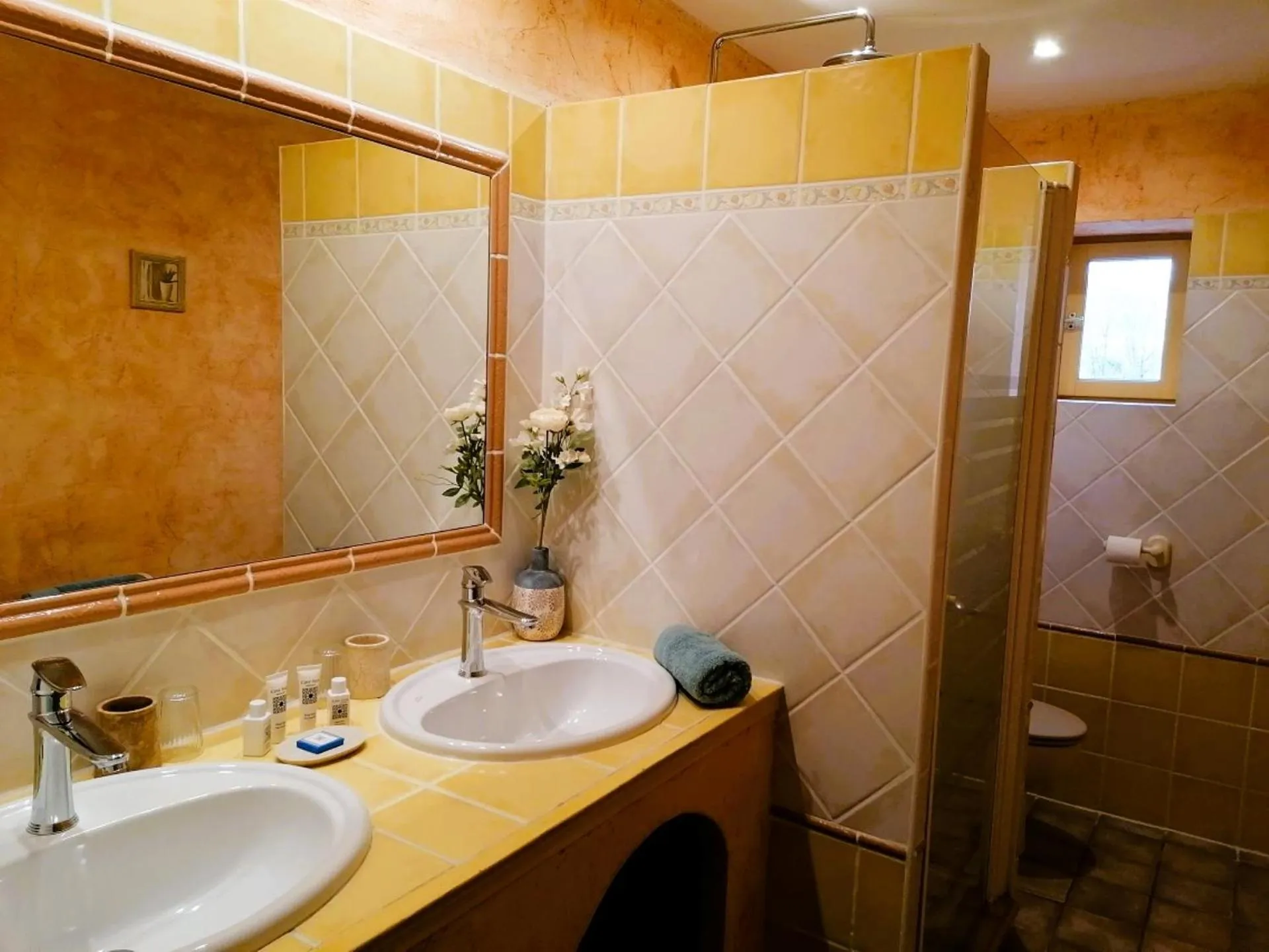 Shower in La Bastide des Amouriers