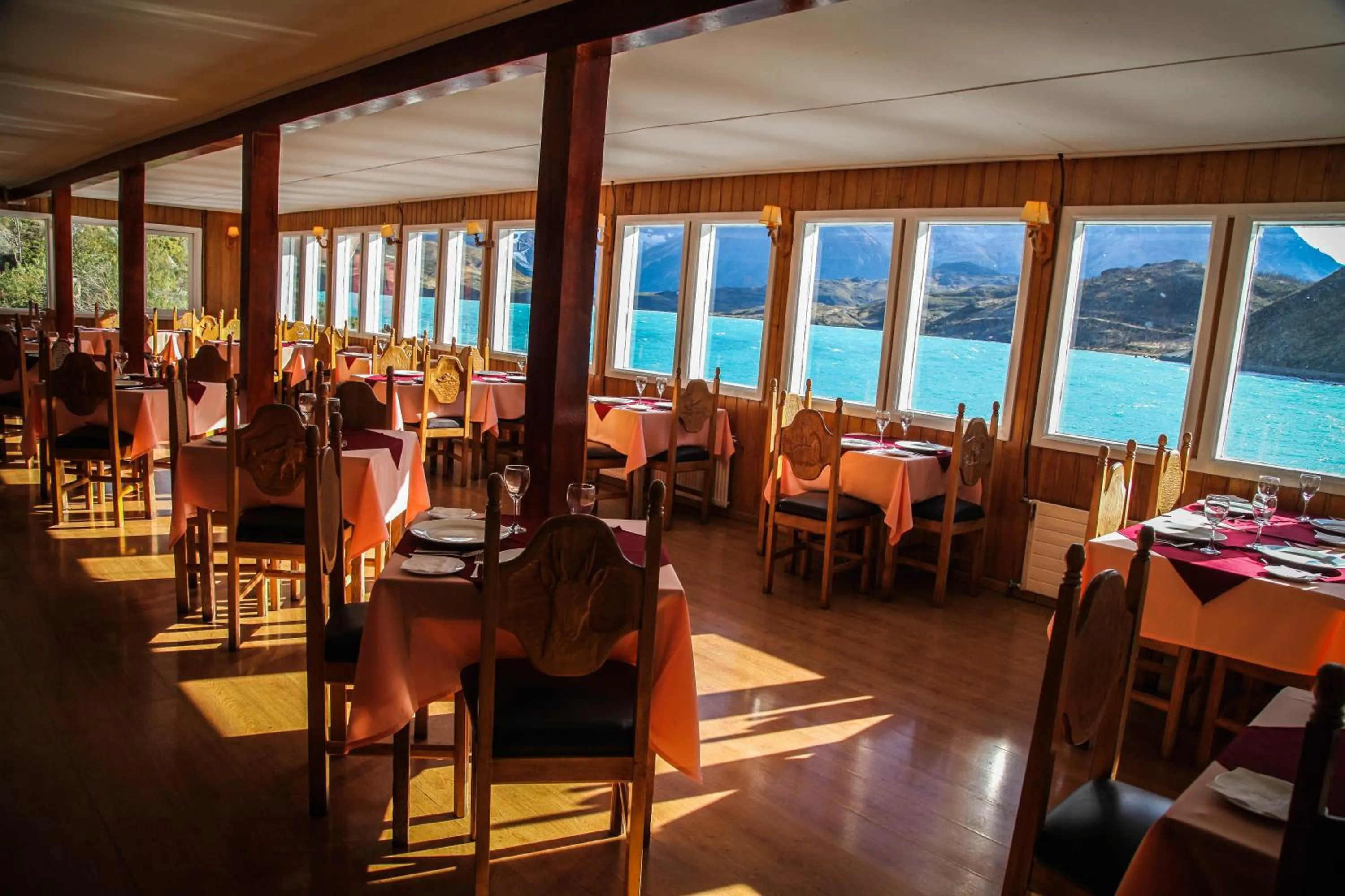 Restaurant/places to eat in Hostería Pehoe