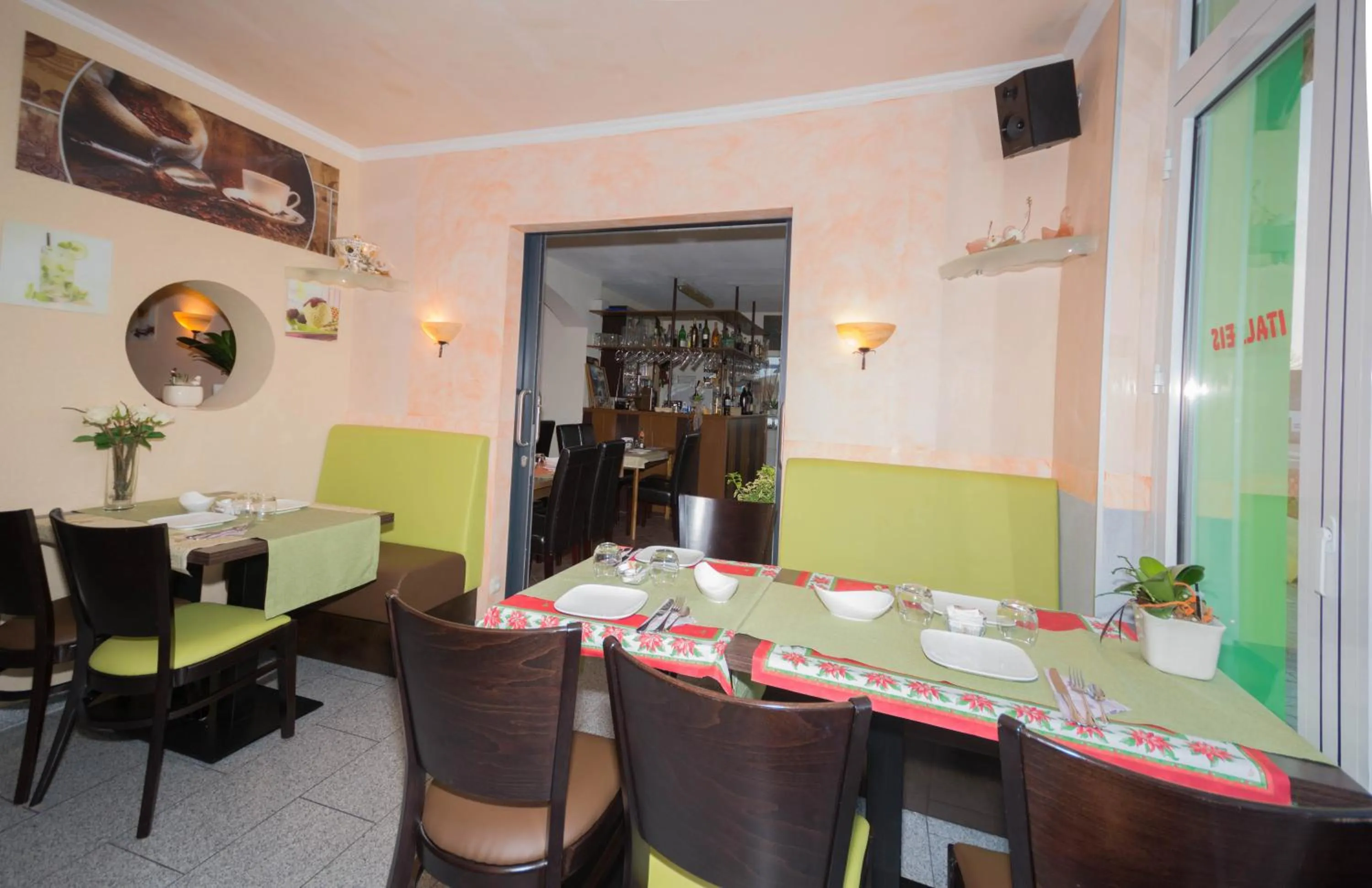 Restaurant/places to eat in Hotel Sonne am Meer