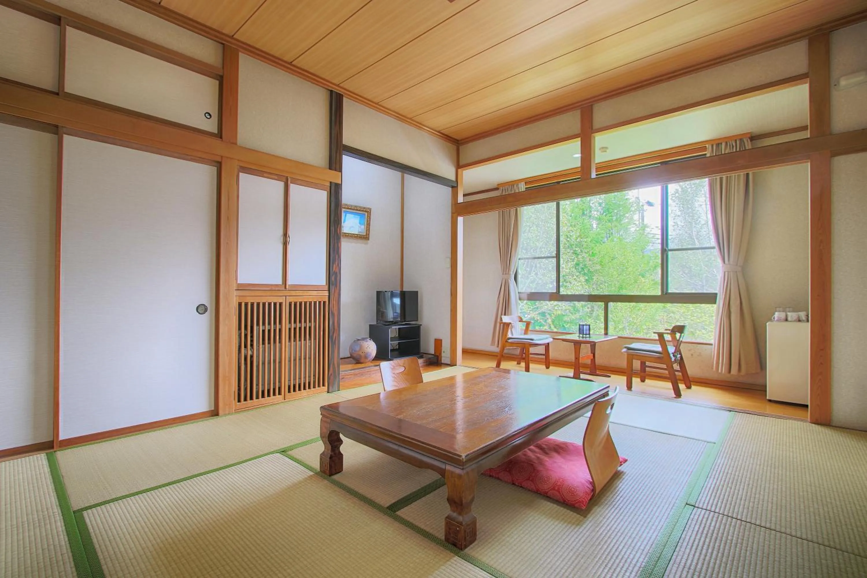 Photo of the whole room in Kounso