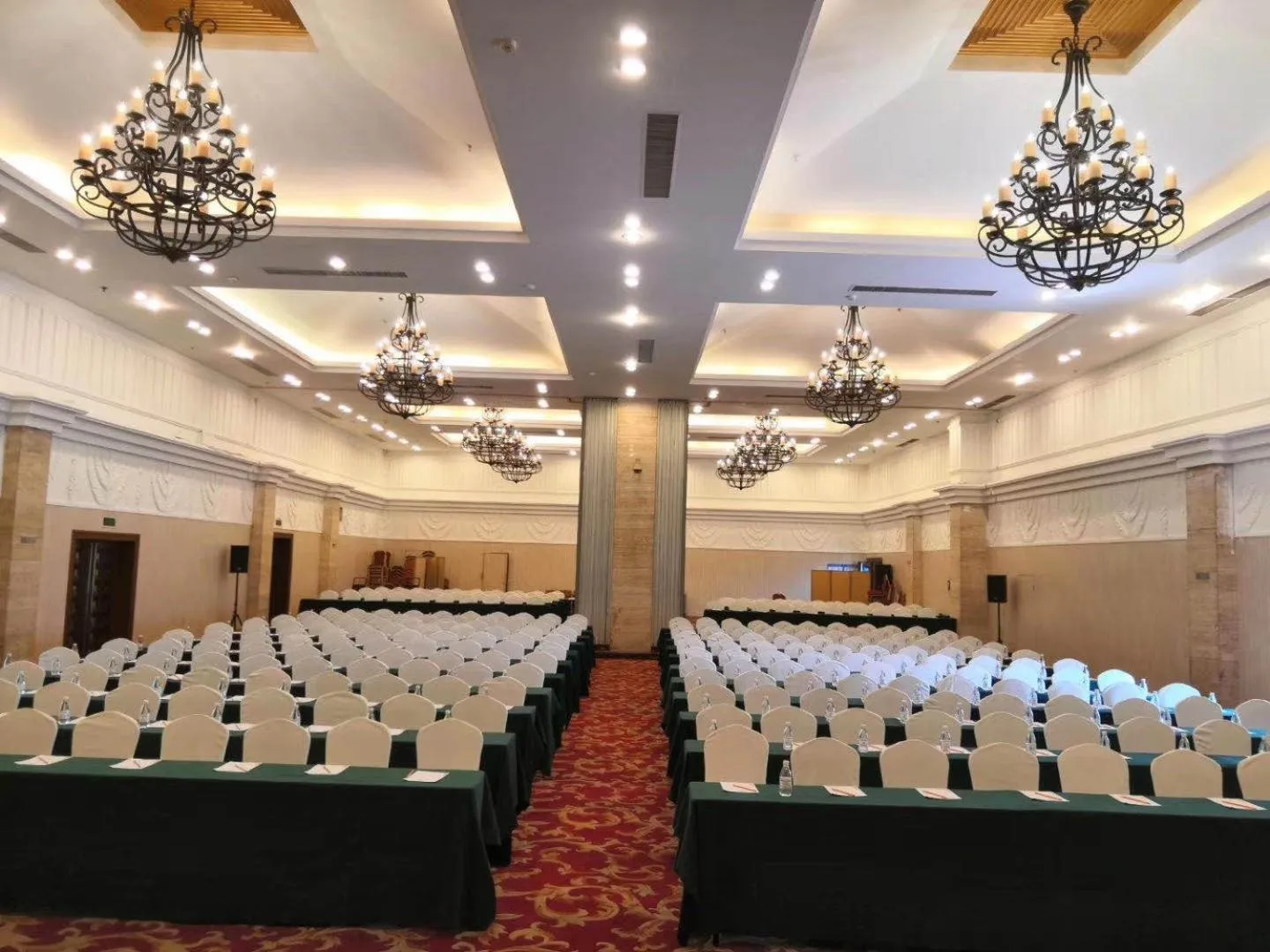 Meeting/conference room in Chongqing Jiayu Emperor Hotel