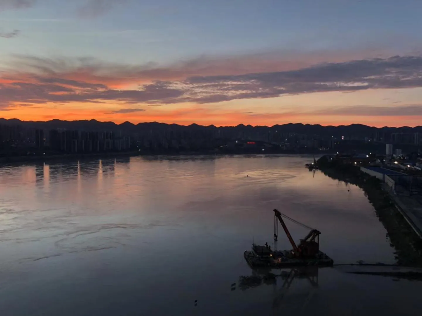 Sunrise in Chongqing Jiayu Emperor Hotel
